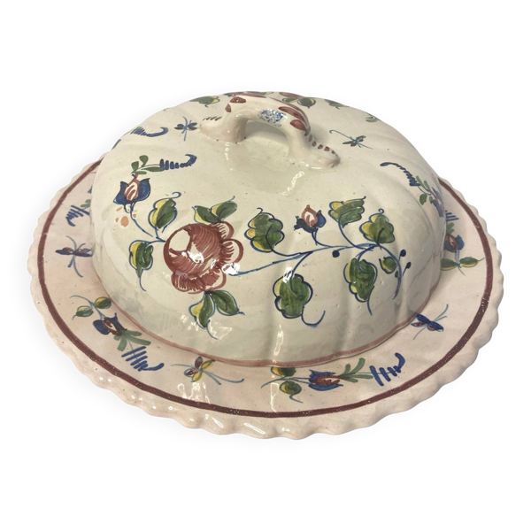 Nevers, cloche à fromage ou beurrier en faïence fleurie début XXème