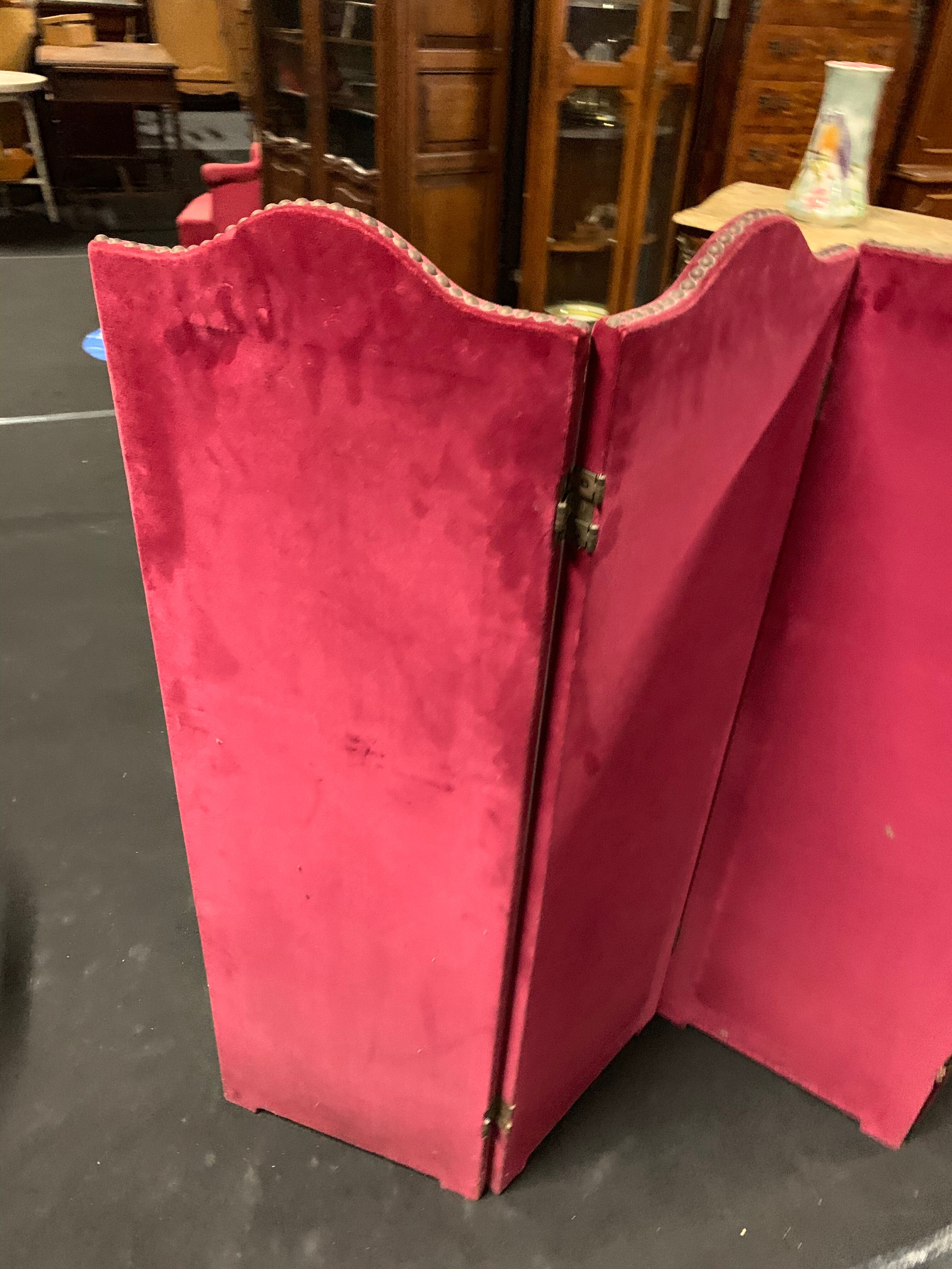 Bordeaux velvet screen