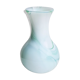 Vase en verre vert pastel