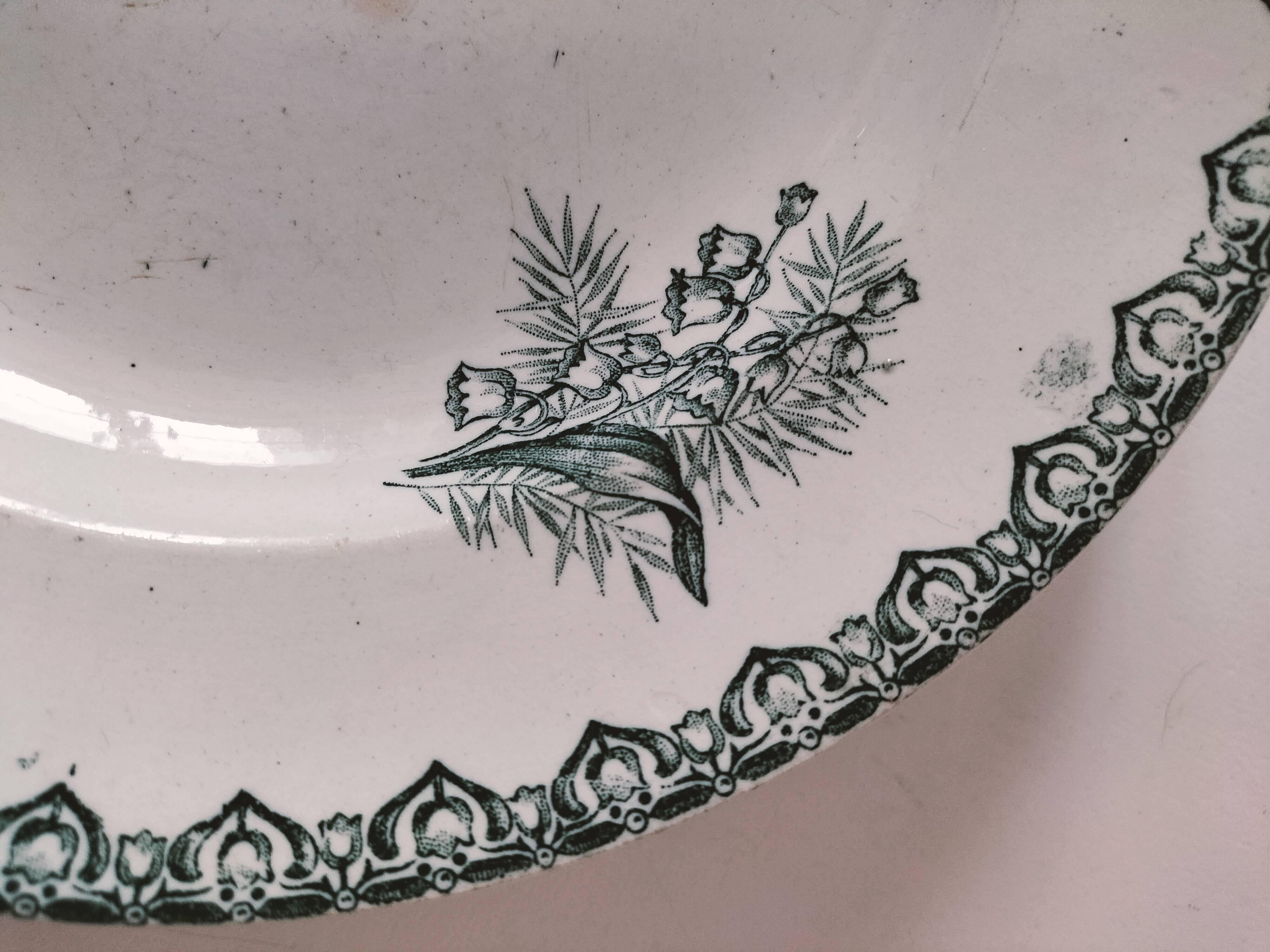 Antique plate from the Saint-Amandinoise pottery factory, Muguet pattern, circa 1900
