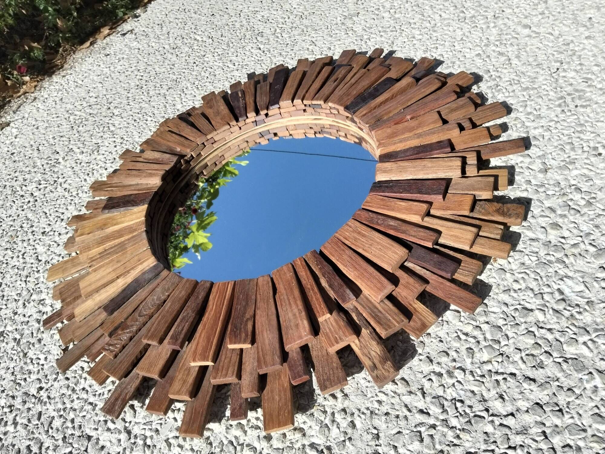 Round mirror