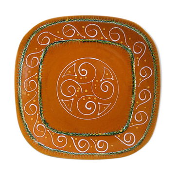 Earthenware dish with Celtic decoration