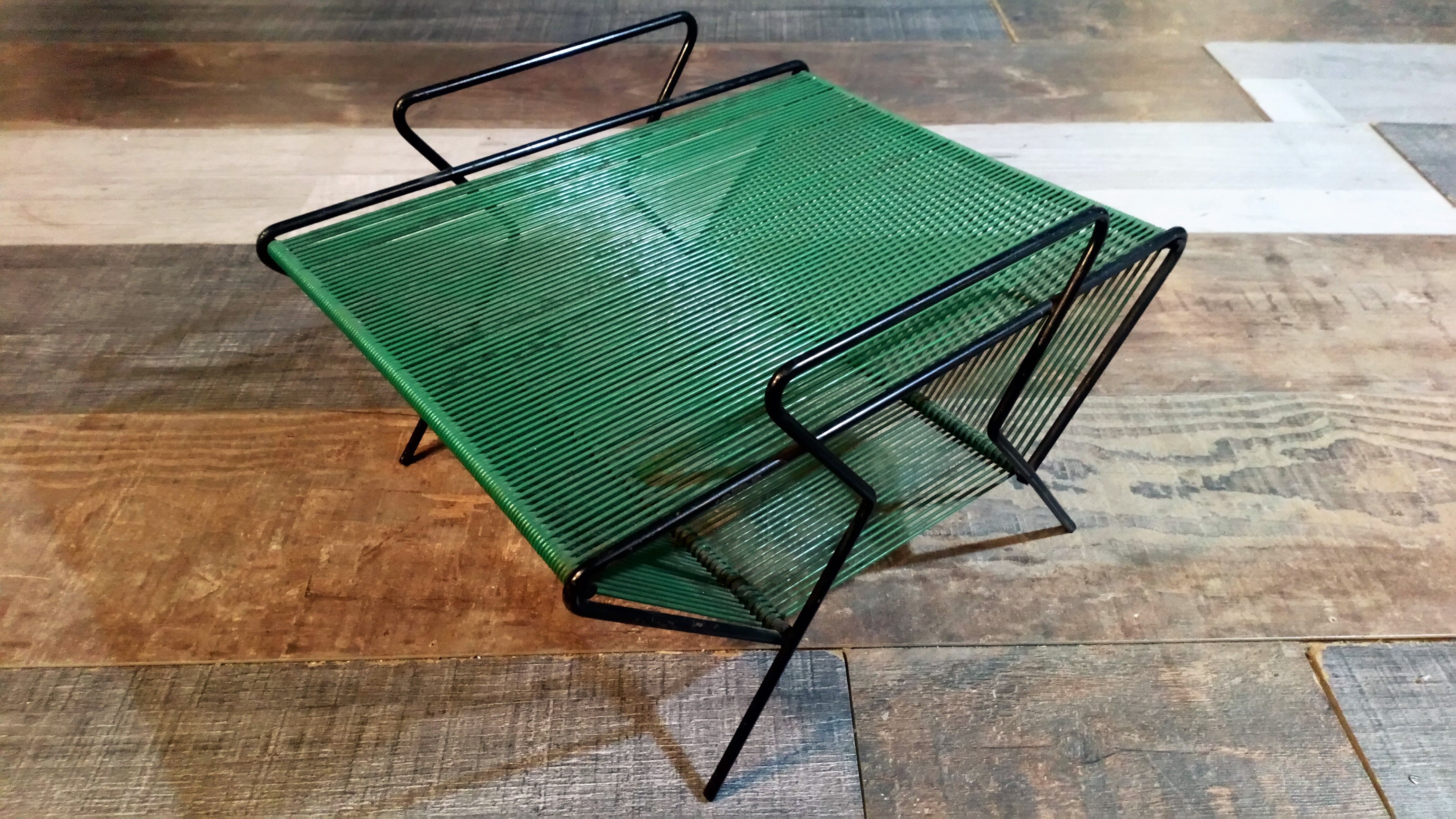 Scoubidou magazine rack 1950