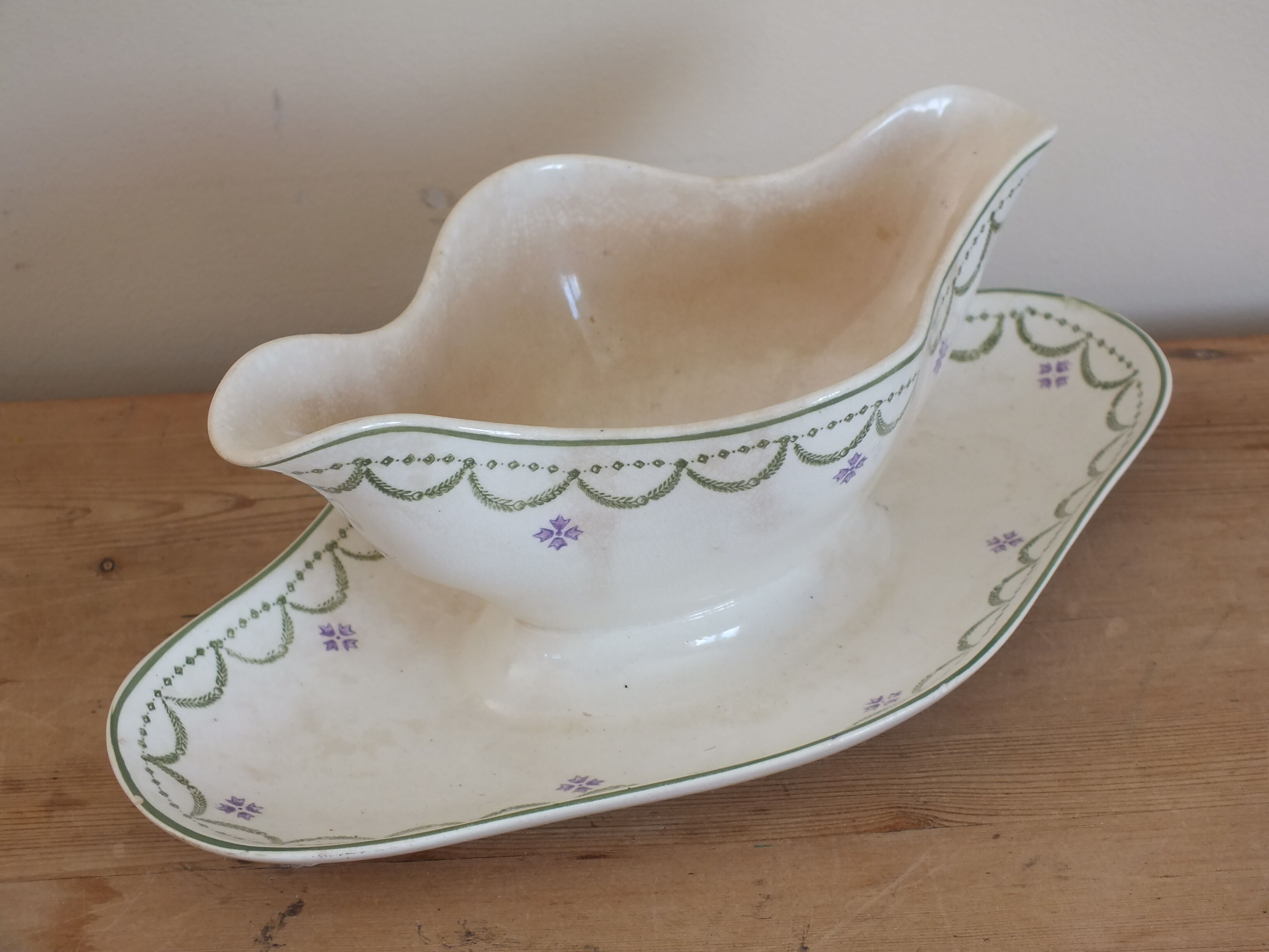 Old sauce boat Longwy Violetta