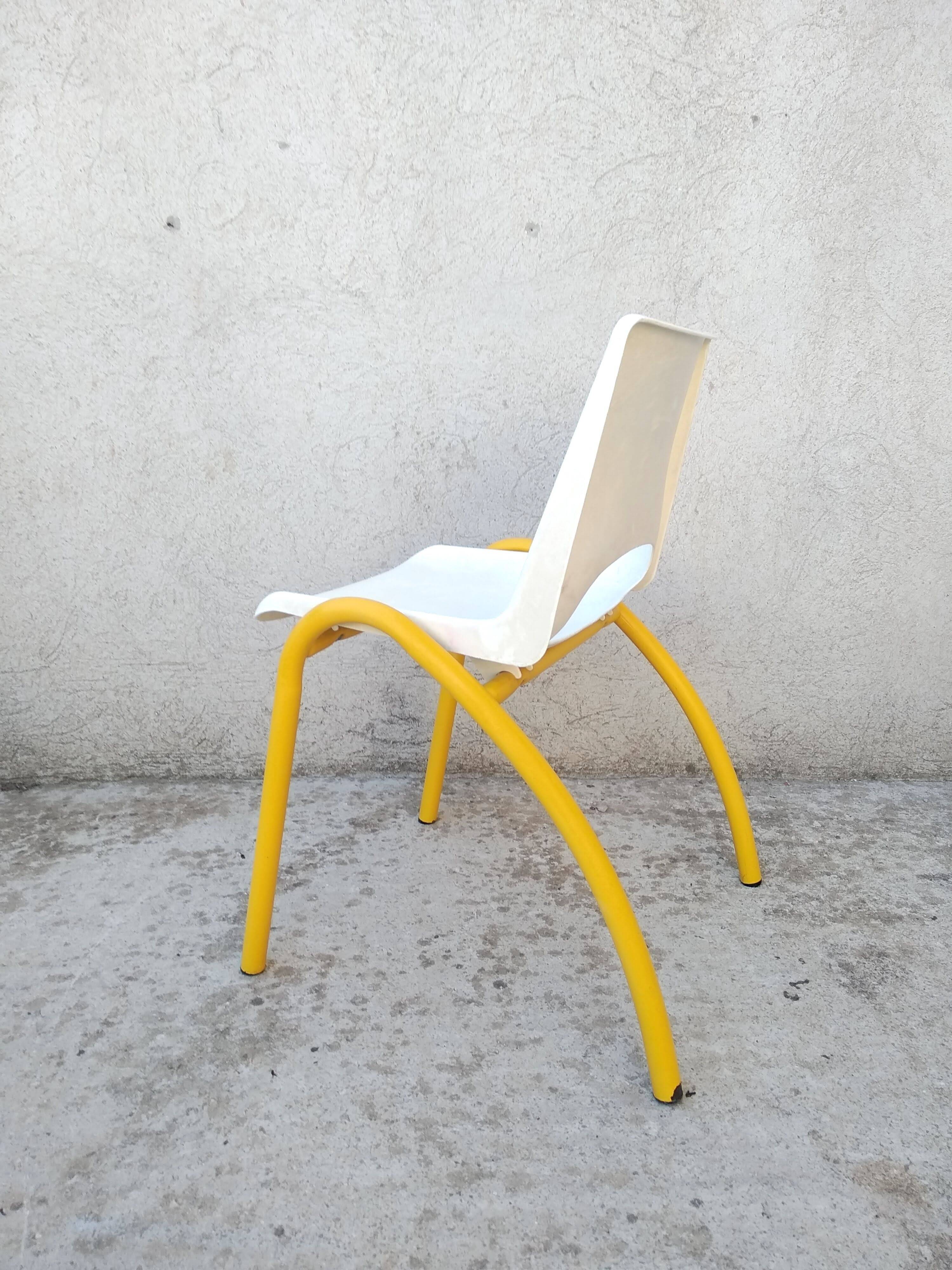 Chaise d'école vintage