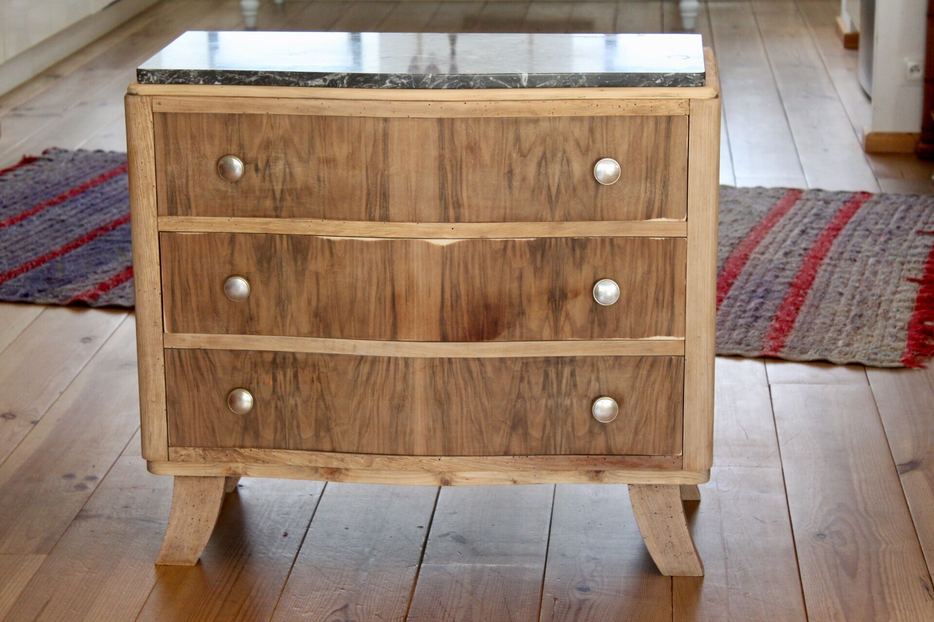 Commode années 30 et son marbre noir