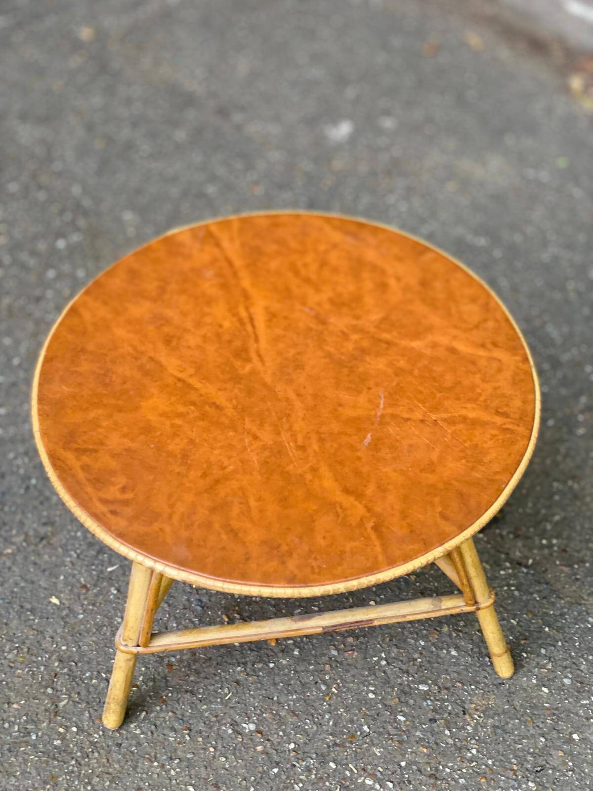 Table basse vintage ronde cuir rotin et bambou