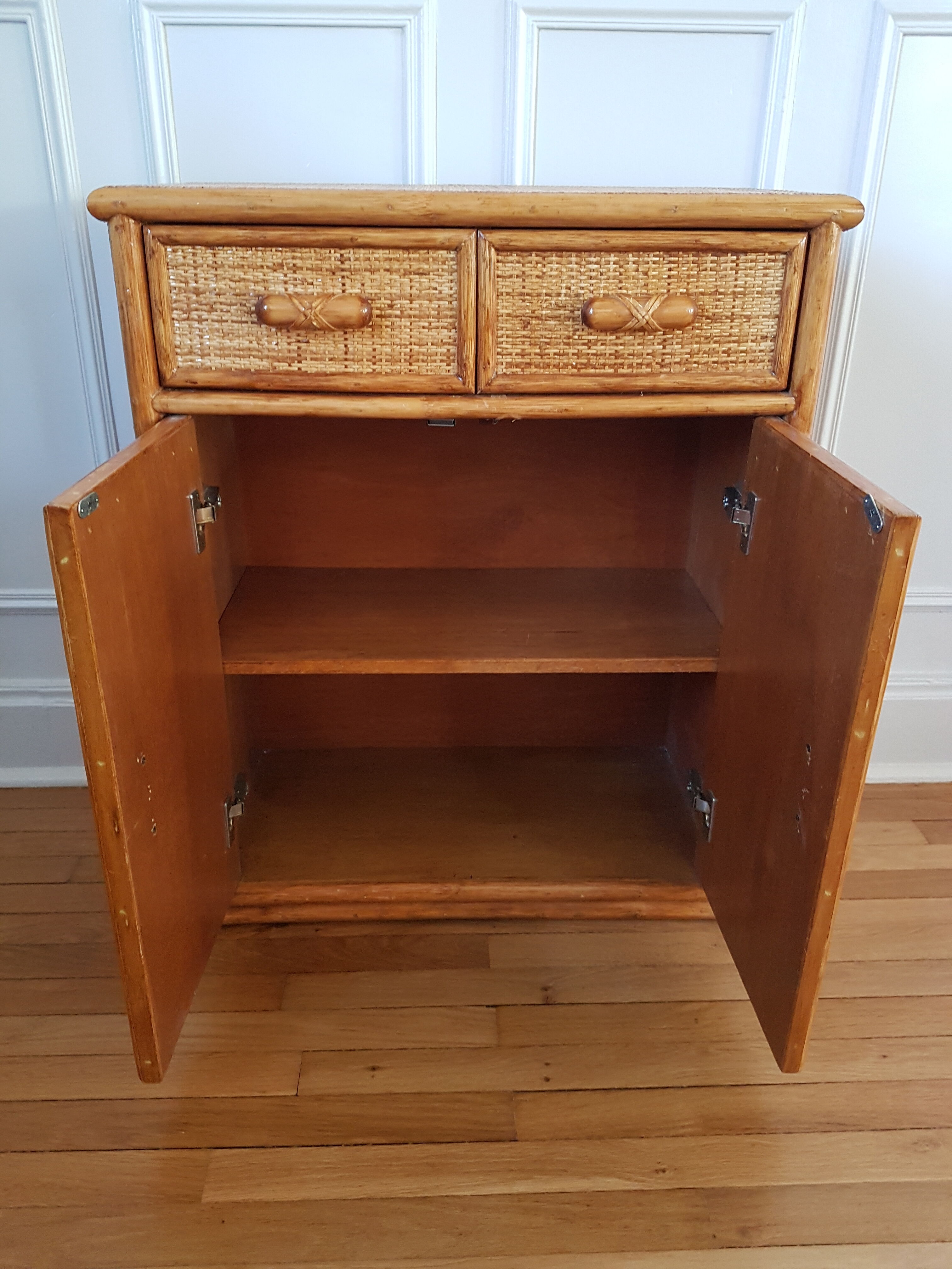 Dresser in rattan and canning