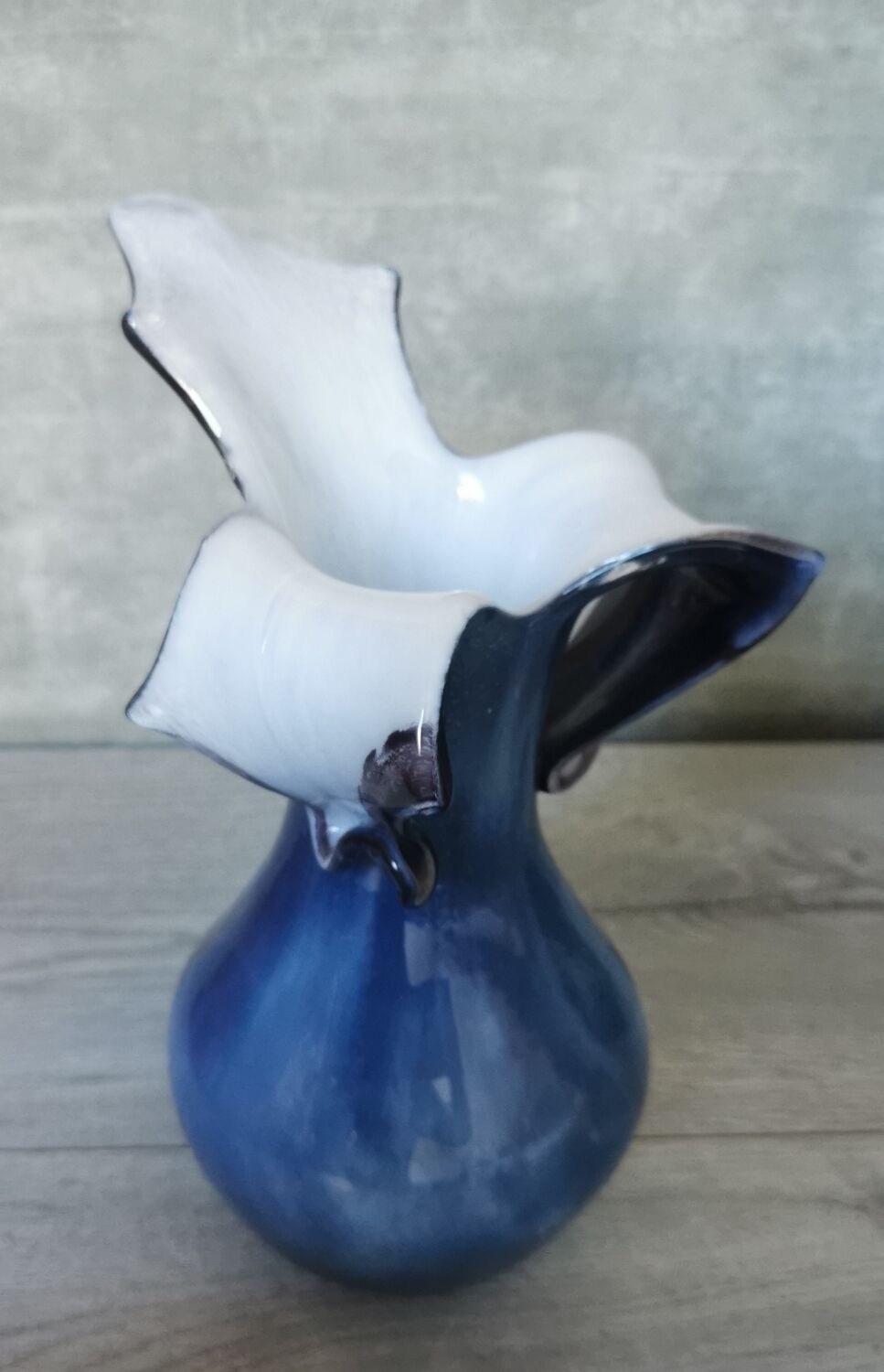 Gold and blue design vase Torcheux