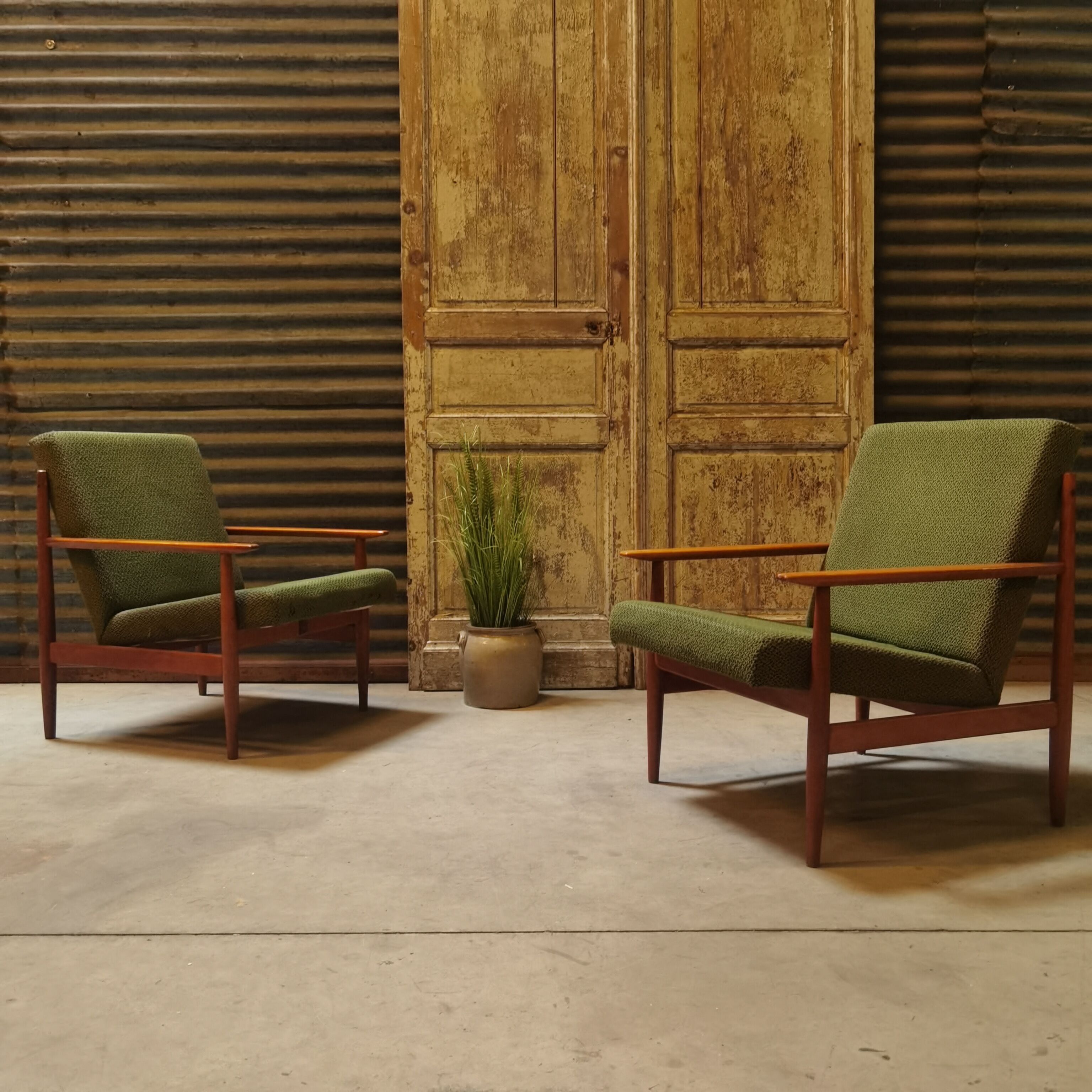 Pair of armchairs by Frantisek Jirak for TON Bystřice (Thonet)