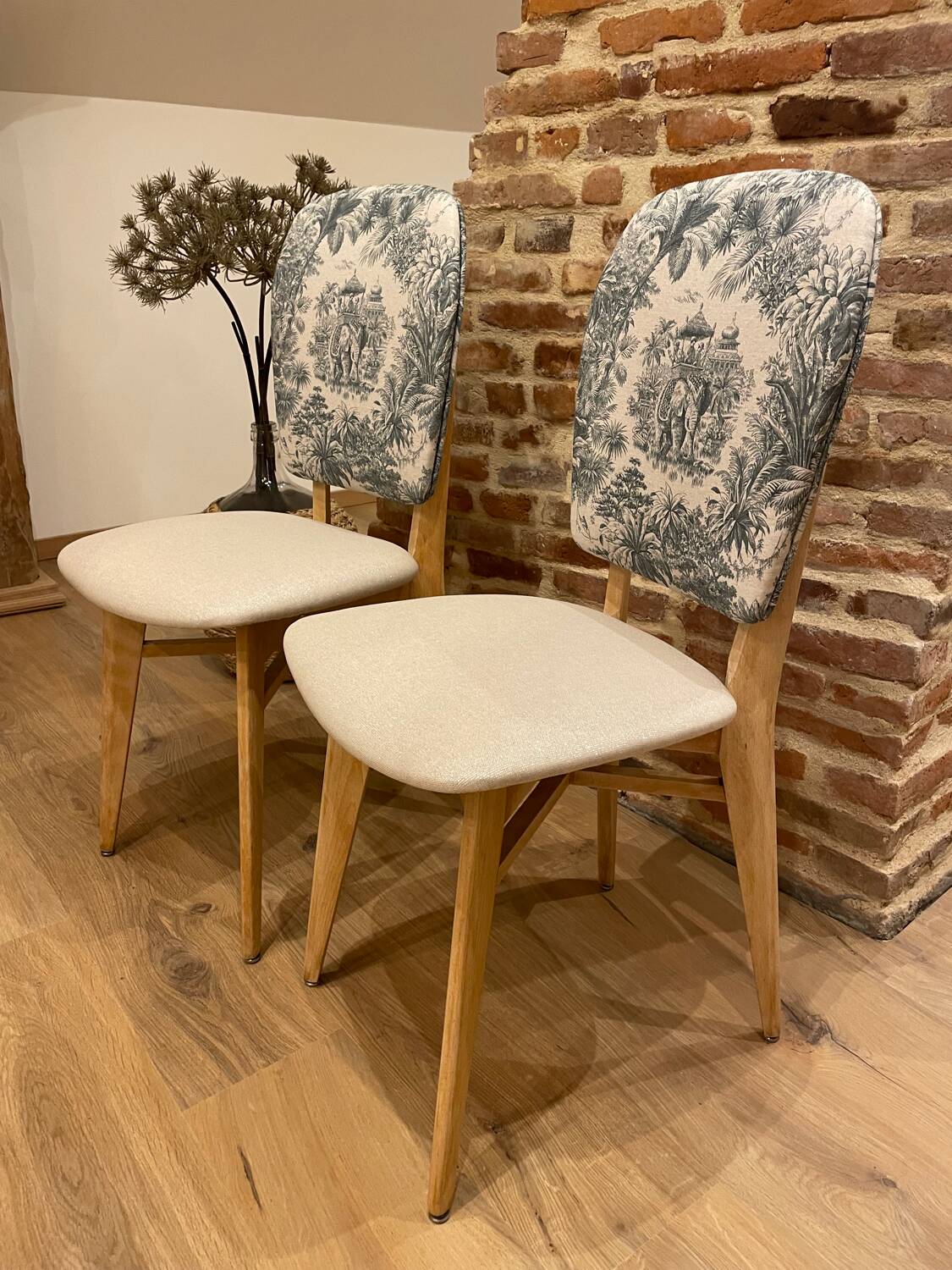 2 renovated vintage chairs from the 50s/60s.