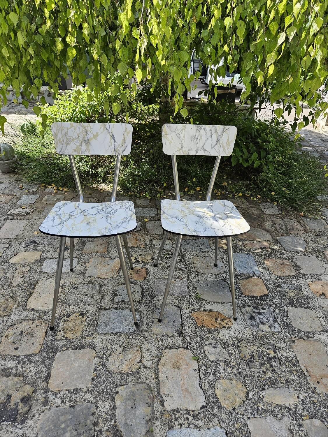 Paire de chaises en formica