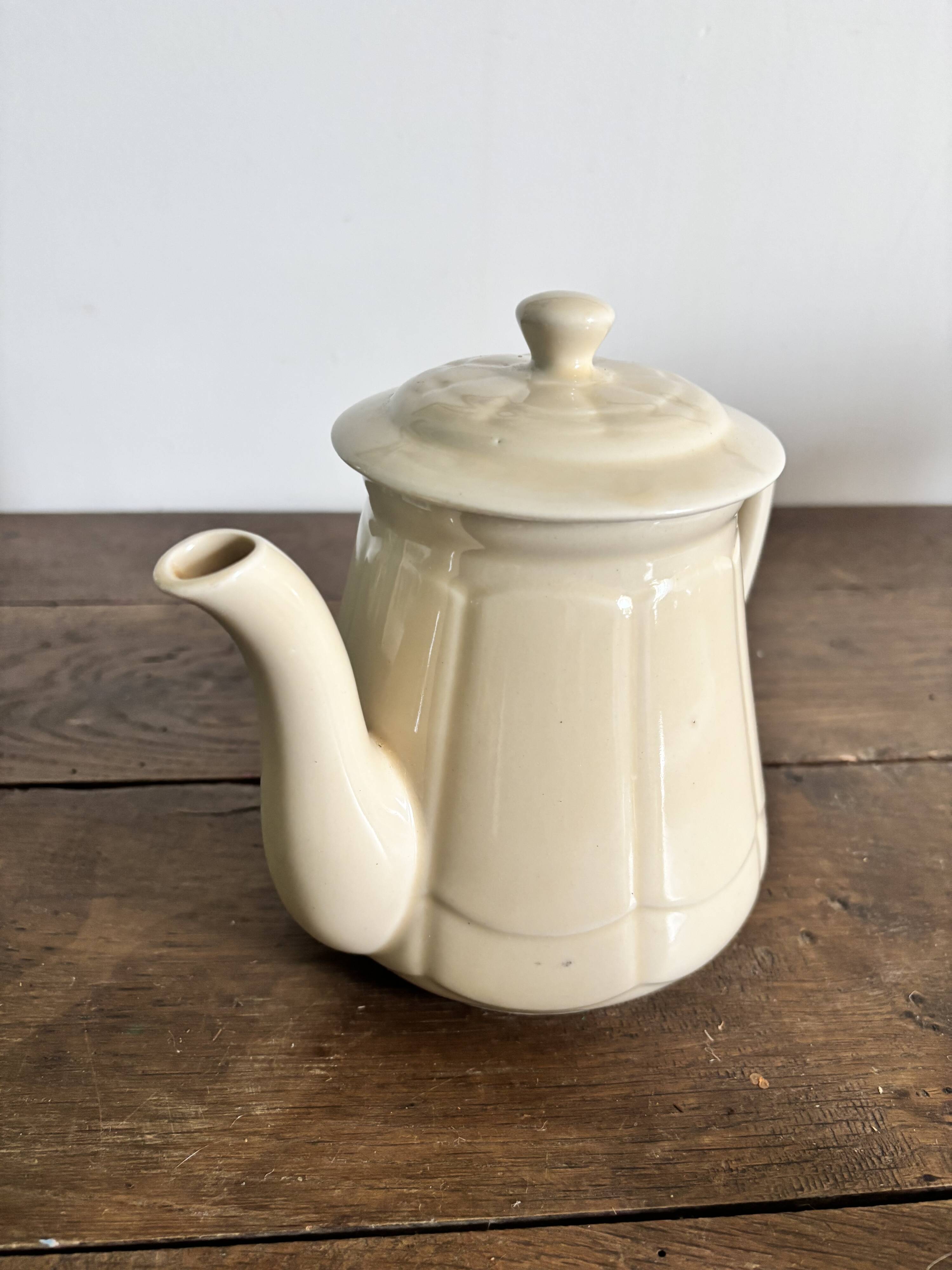 Antique ivory earthenware teapot – Art Deco style – 1930s/50s