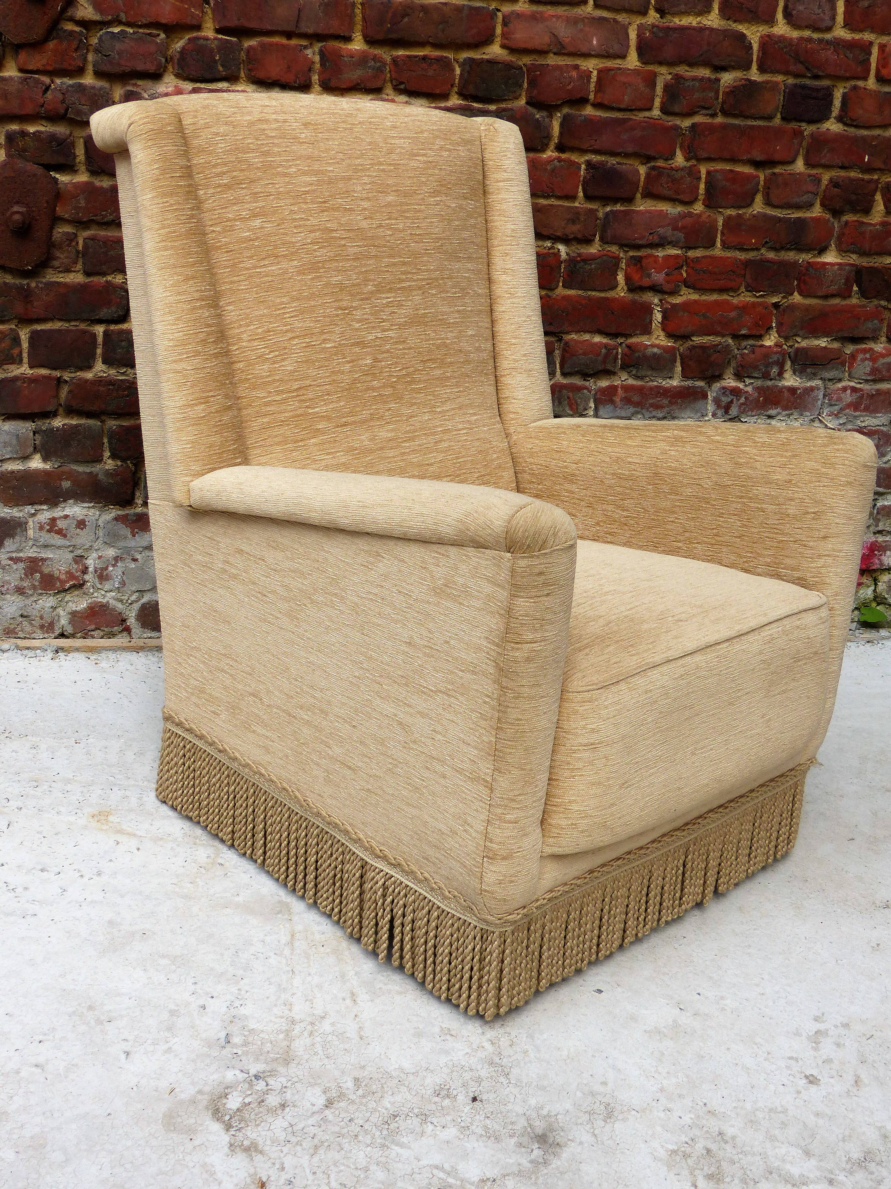 Fauteuil en velour beige et franges