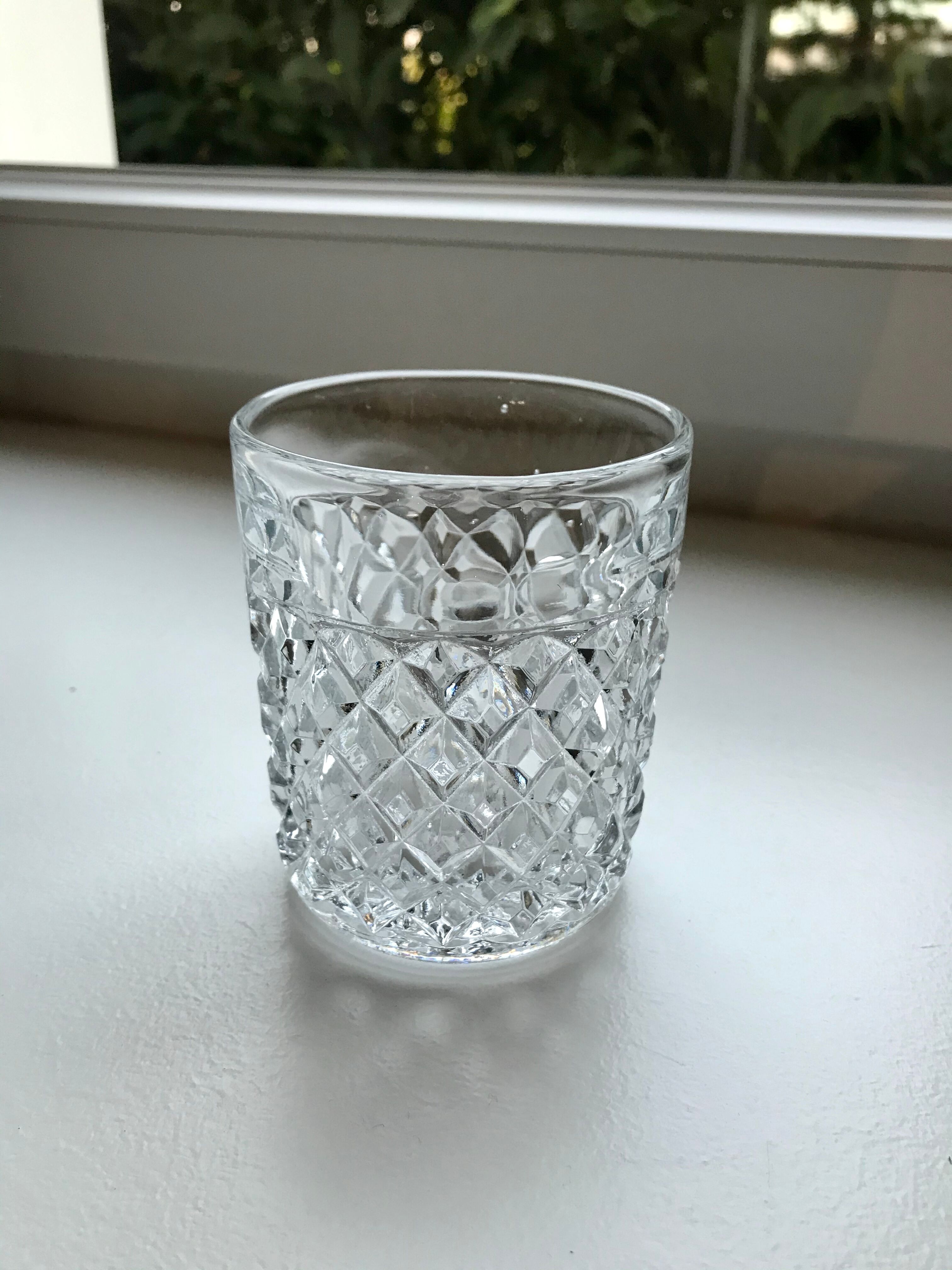 Set of whisky decanter and its 5 glasses