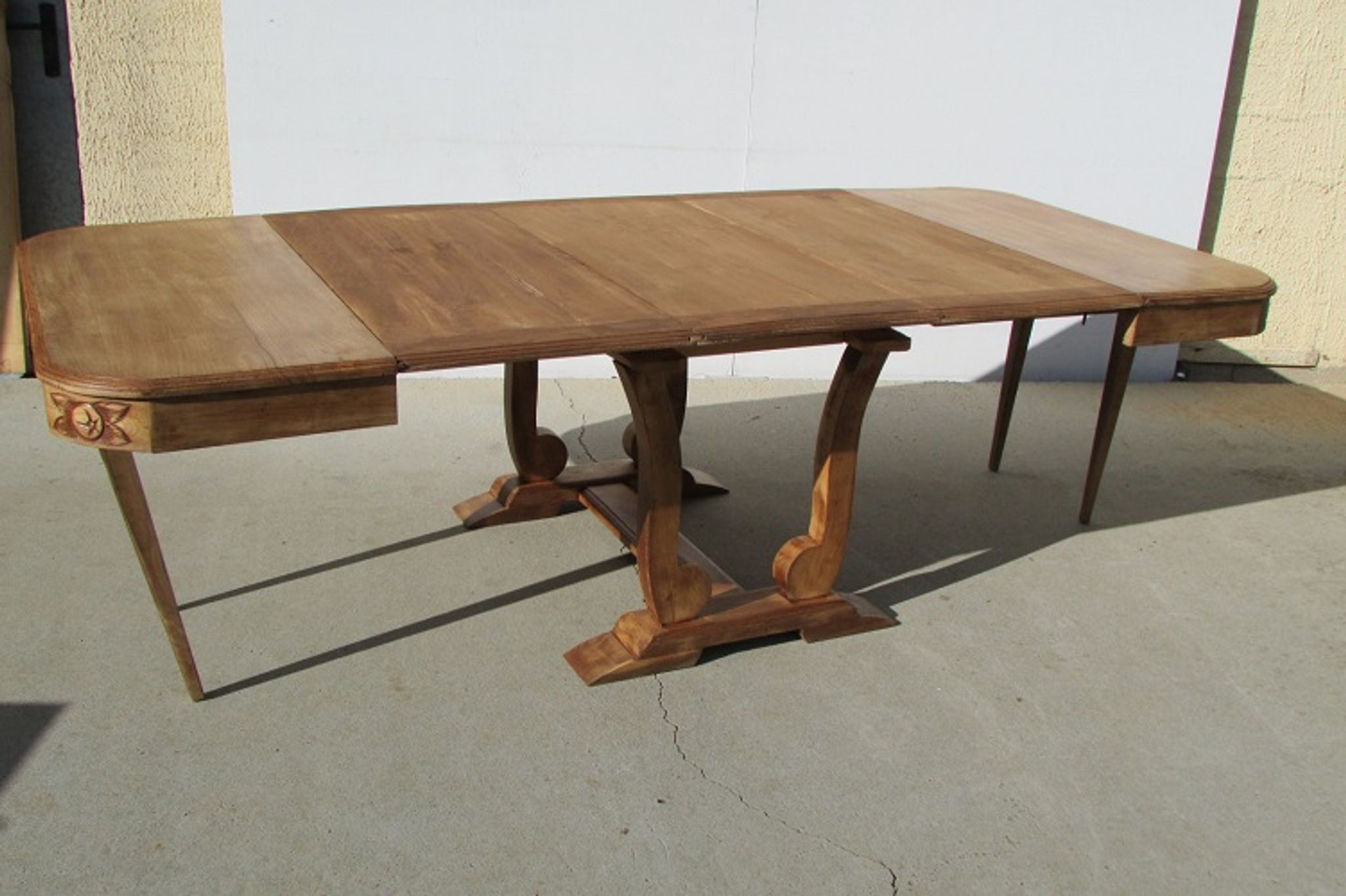 Art Deco table, cradle foot, opening, up to 18 people