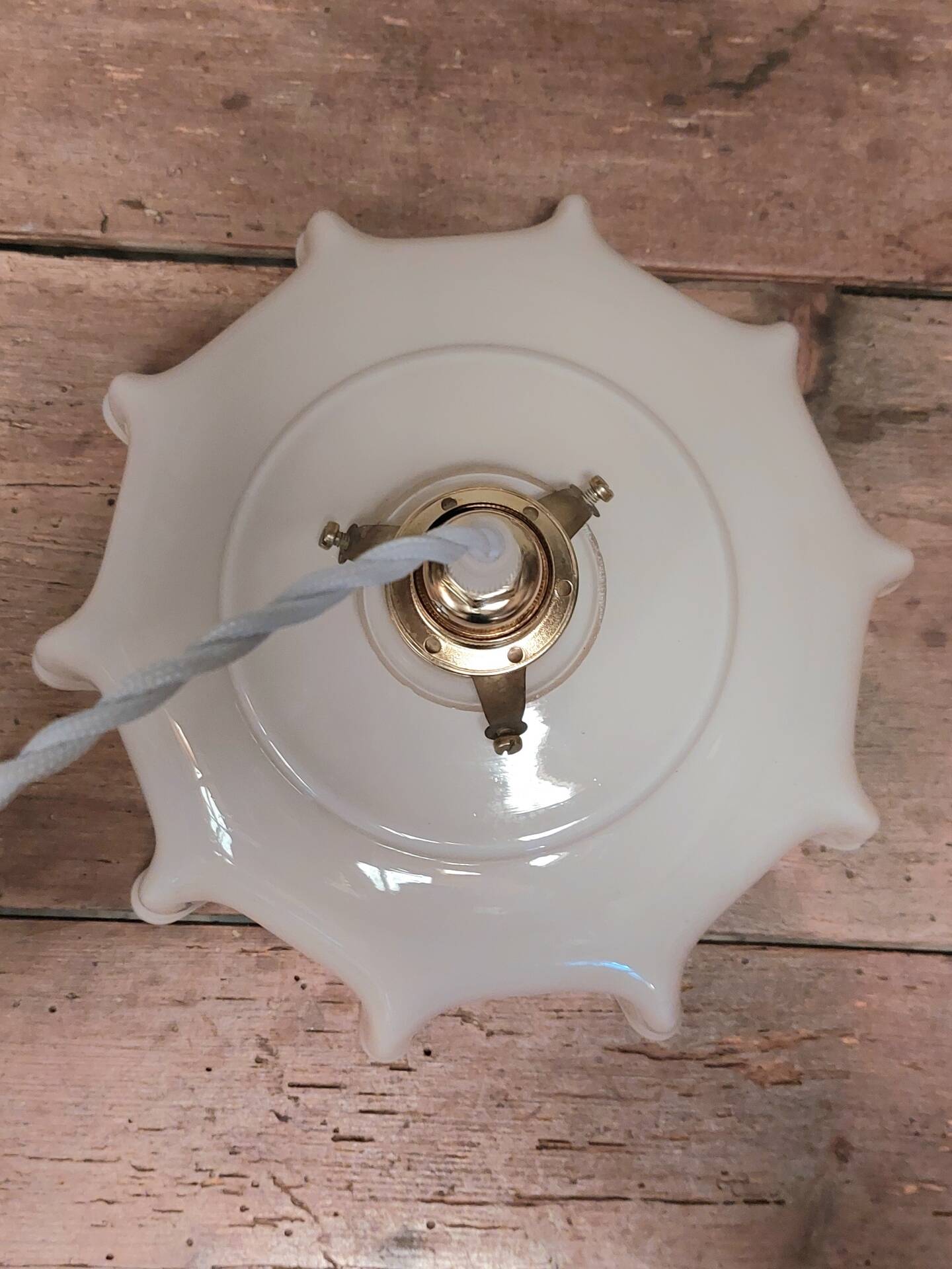 Suspension antique lampshade in pink opaline