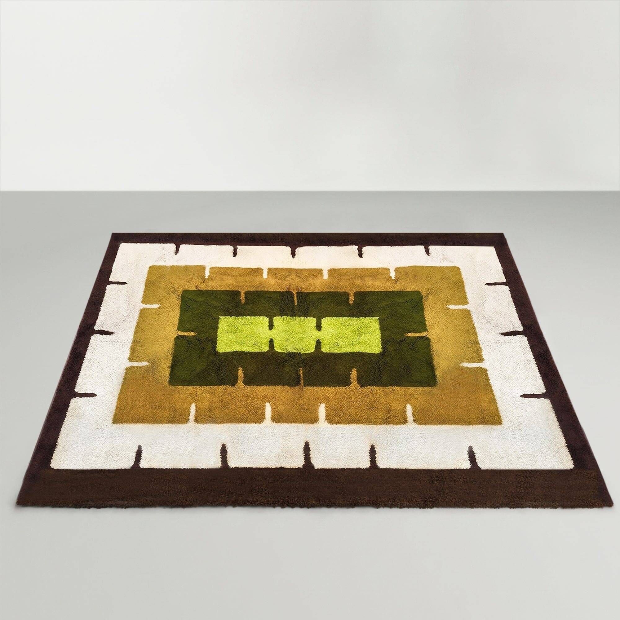 1970s gorgeous geometric space age rug in wool. Made in Italy
