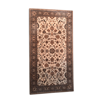Beige-bottomed rectangular wool rug with brown floral décor