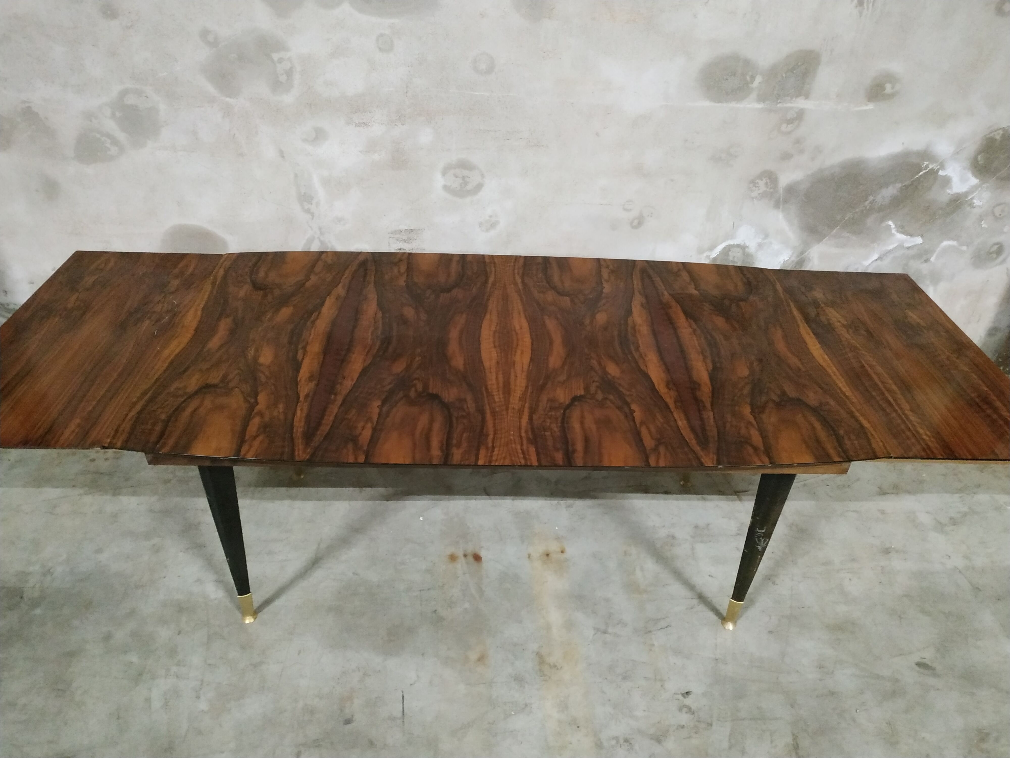 Vintage table in expandable rio rosewood