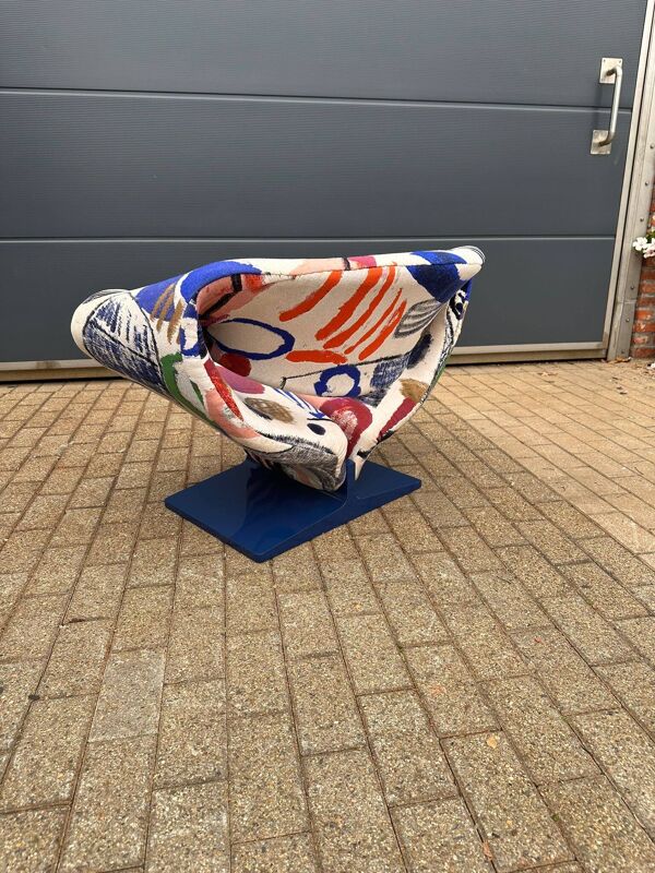 Artifort Ribbon chair van Pierre Paulin, Pierre Frey: La Toile du Paintre