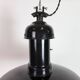 Lampe suspendue Bauhaus en émail noir industriel, années 1930