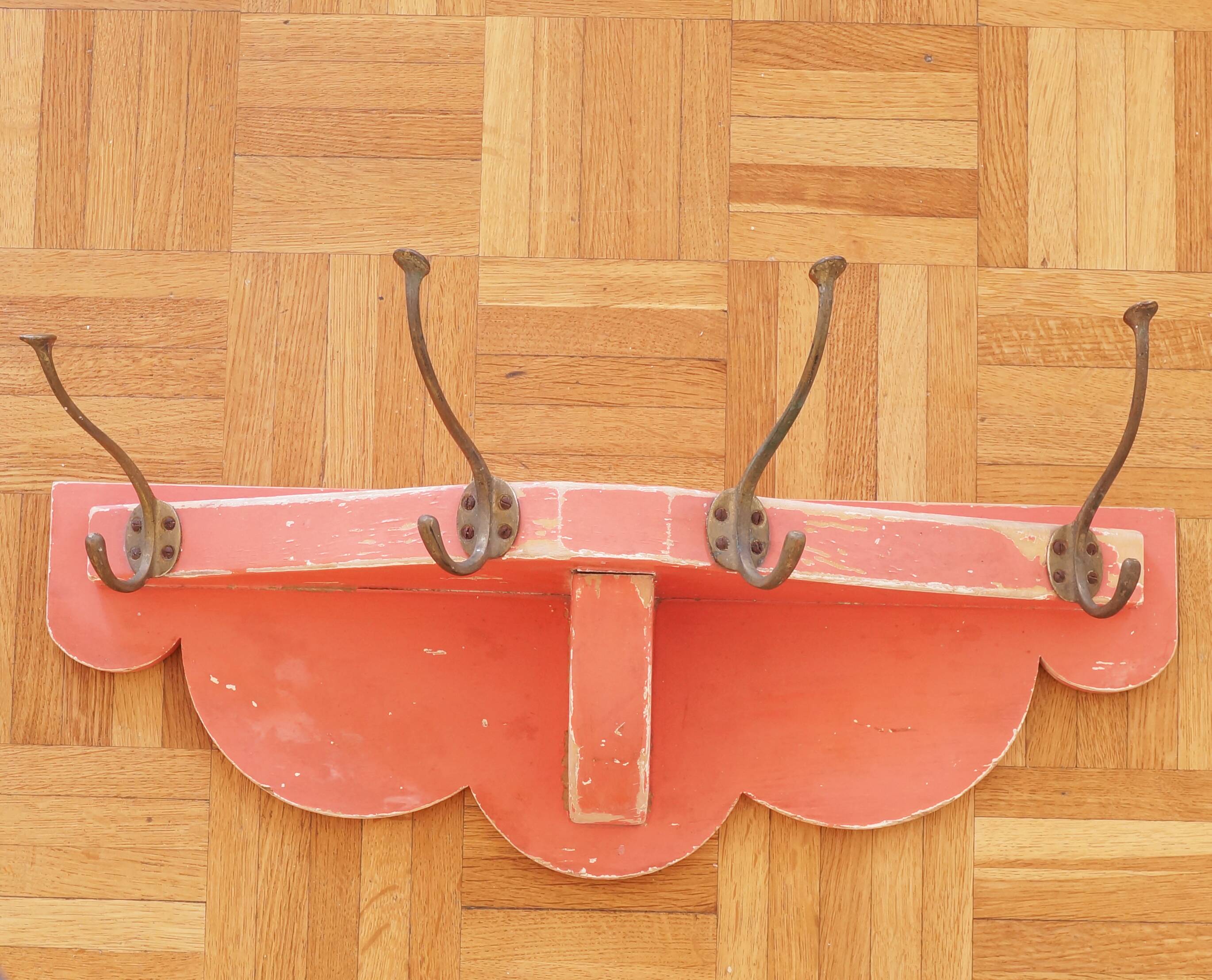 Coat rack in painted wood and vintage brass