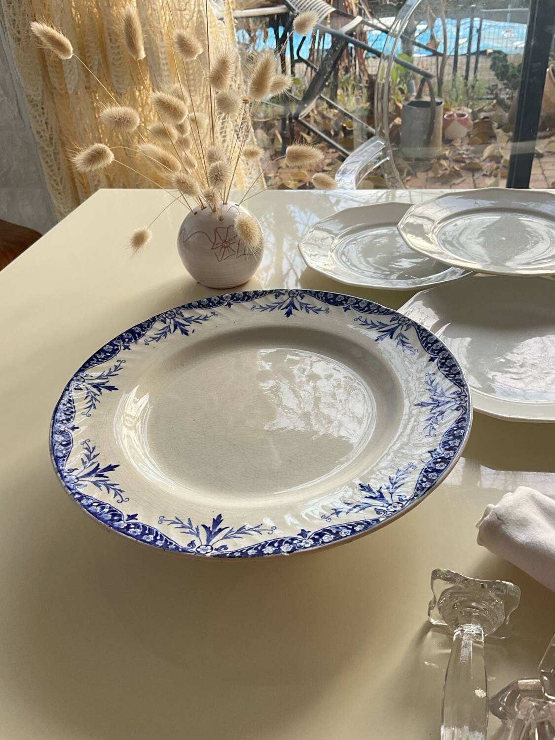 2 cake plates 'iron earth'