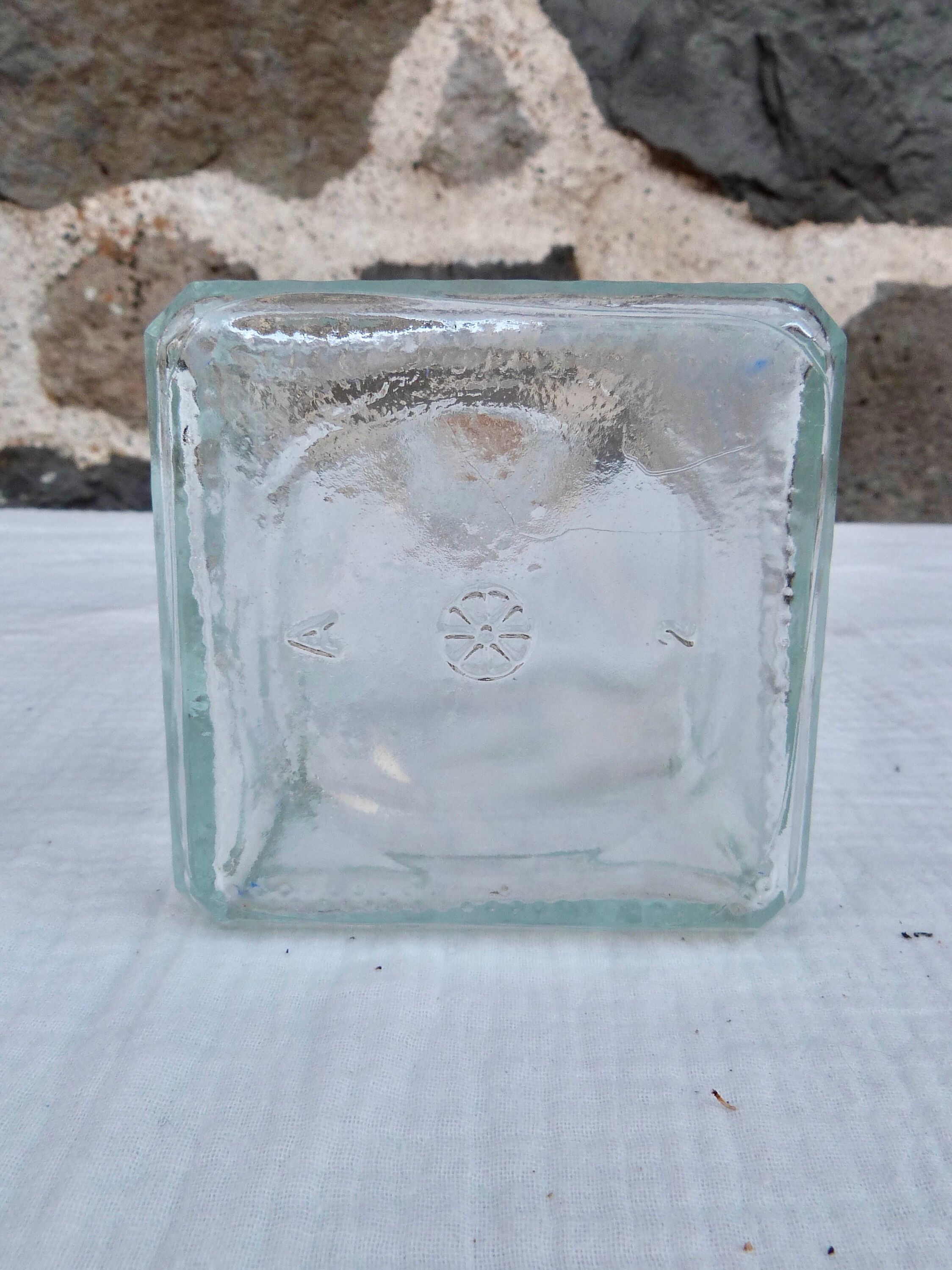 Glass whisky decanter