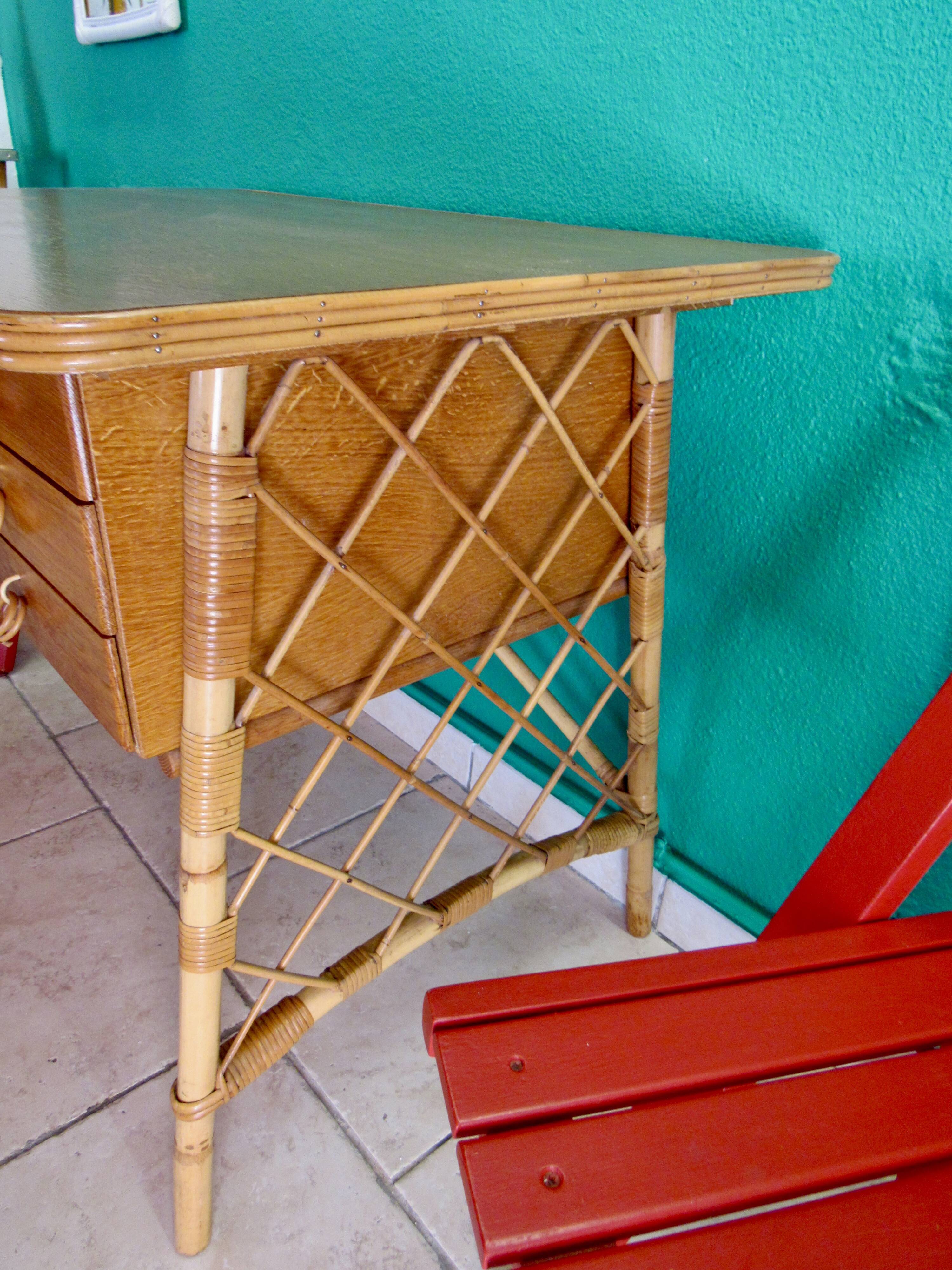 Office vintage rattan.