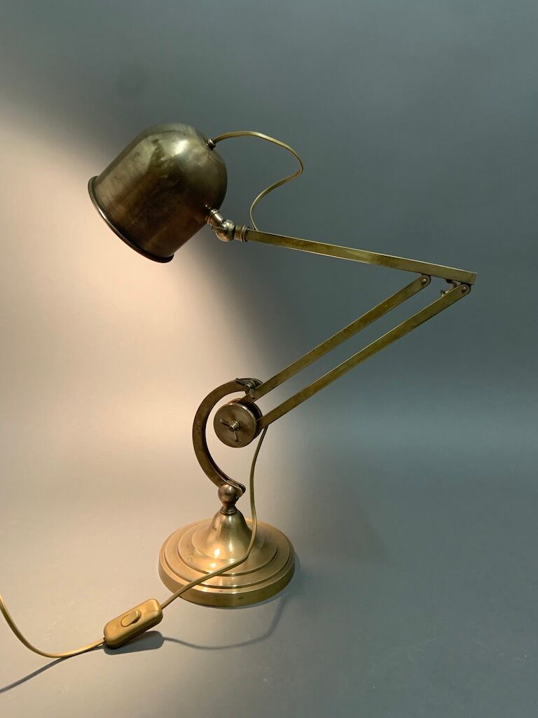 Adjustable table lamp