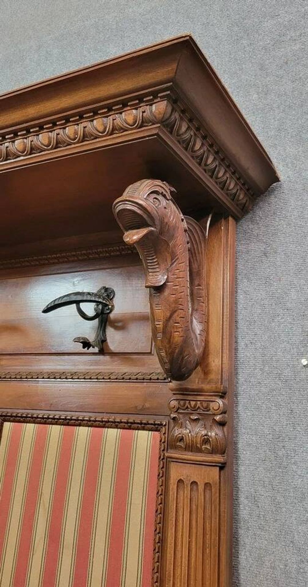 Large Renaissance-style coat rack in walnut from around 1850.