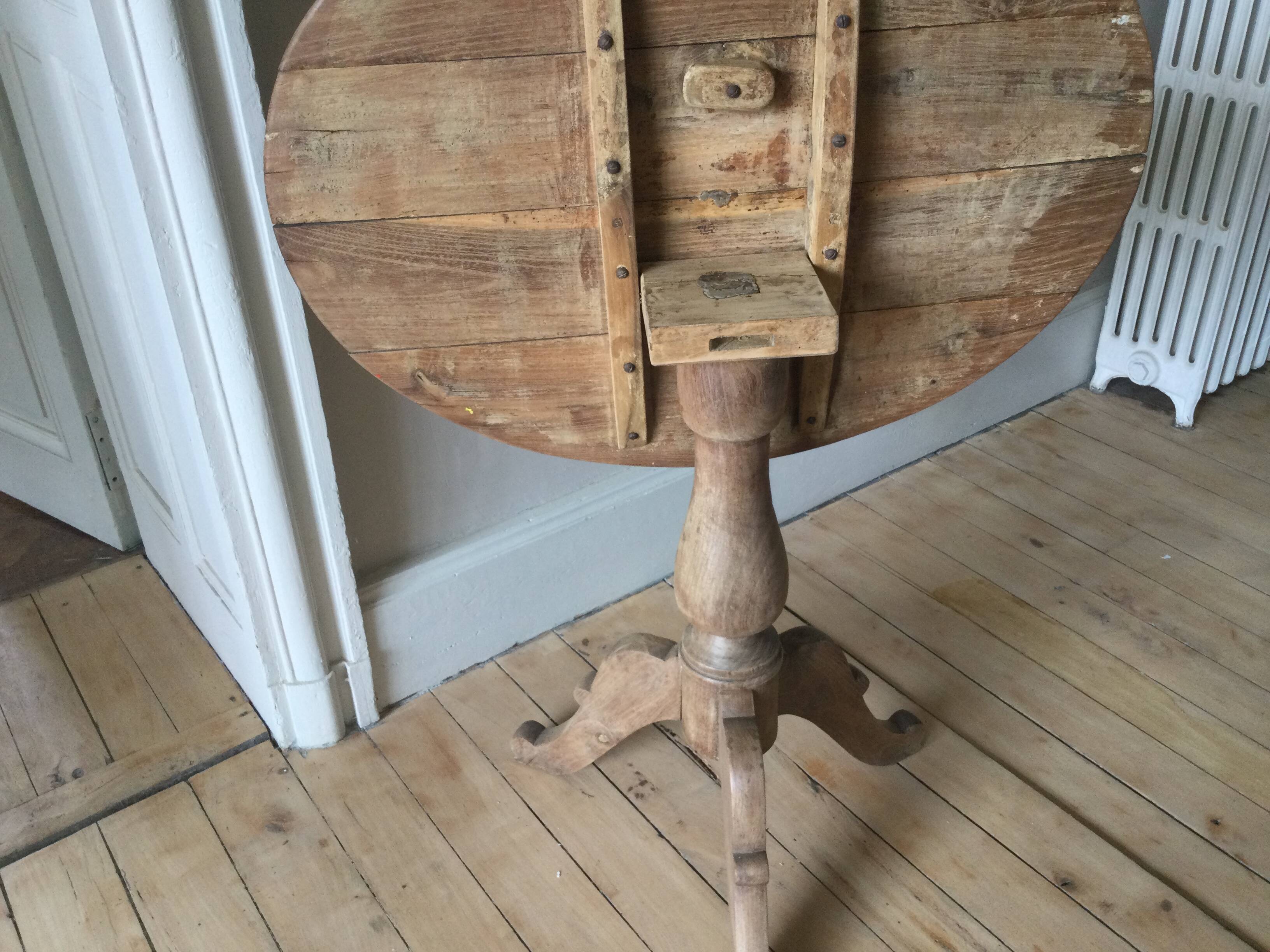 Antique wooden pedestal table