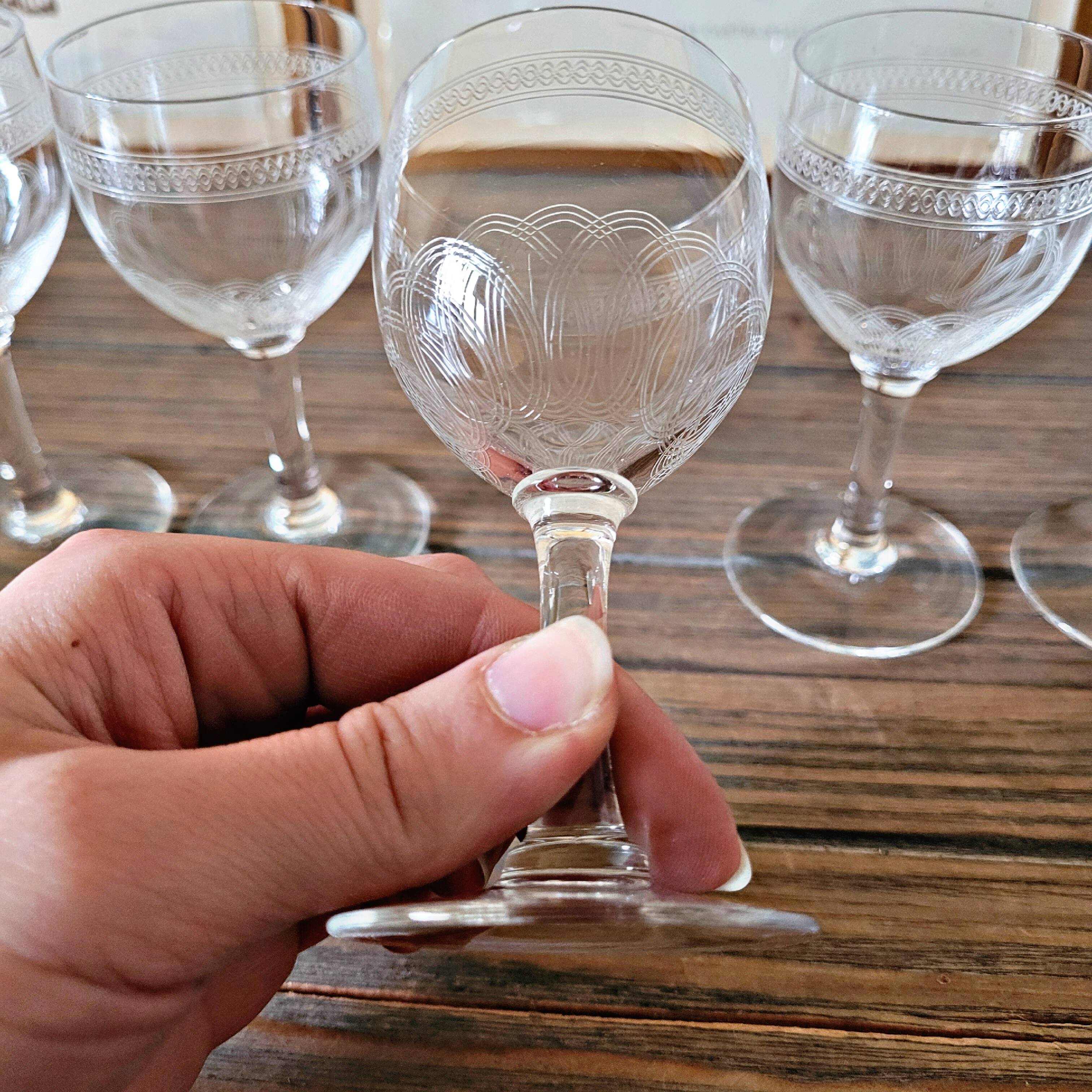 Verres à vin blanc ou liqueur en cristal ancien guilloché, fin 19ème début 20ème  (lot de 6)