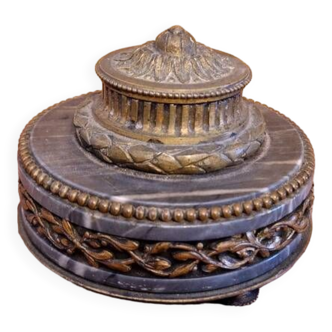 Inkwell in gray Saint Anne marble and gilded bronze Louis XVI style, work from the end of the 19th century