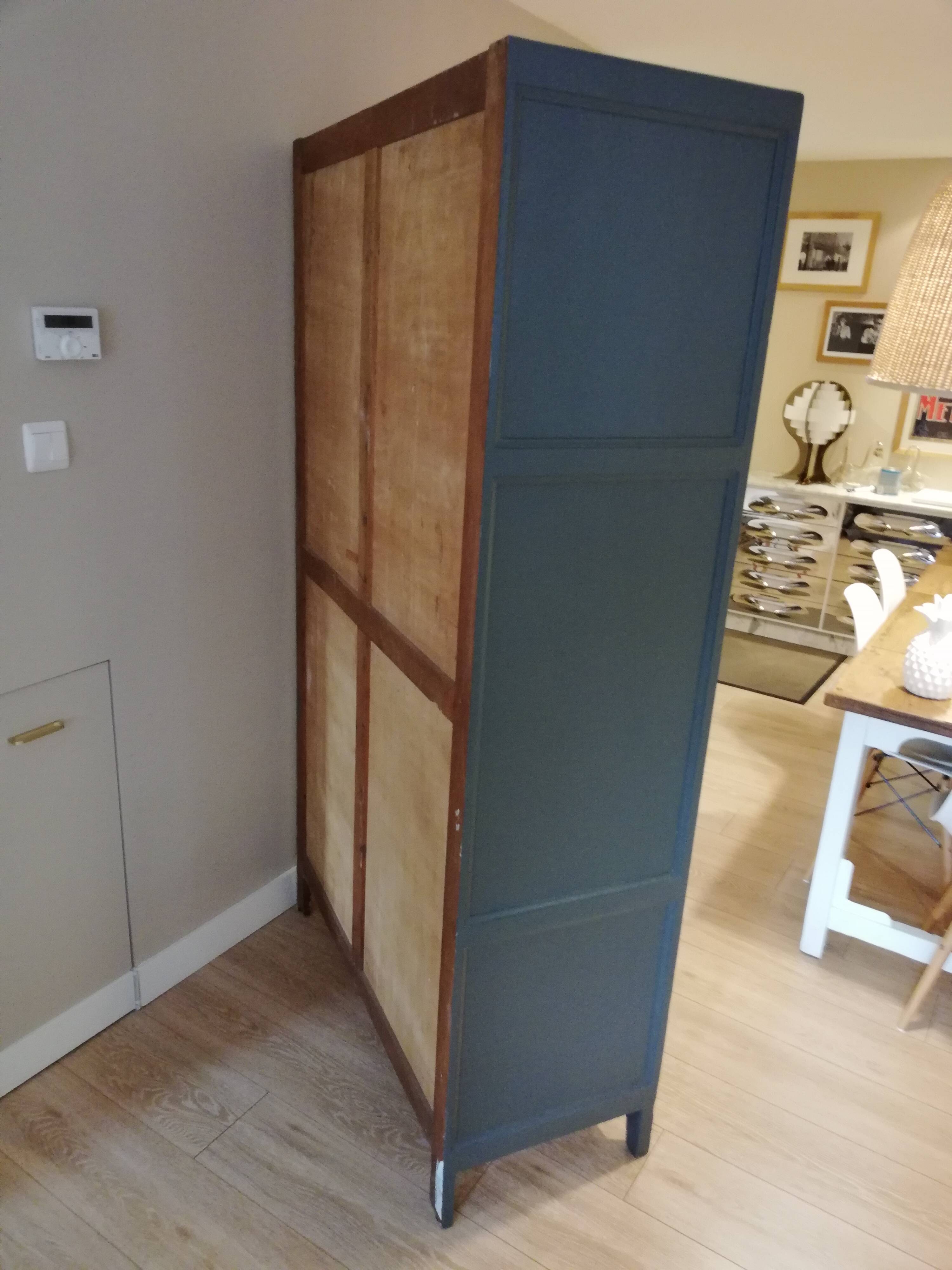 Glass cabinet in Paris