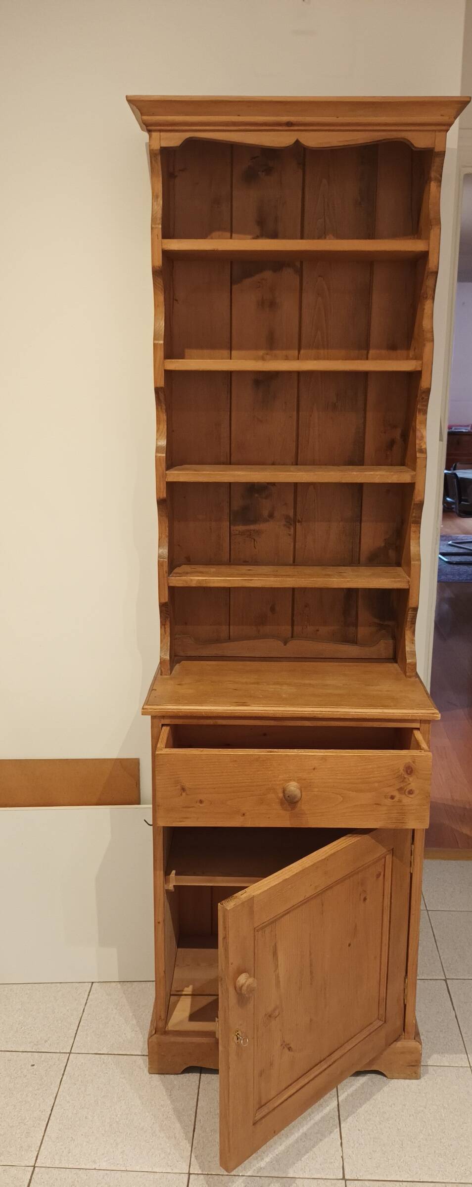 Small pine dresser in English style