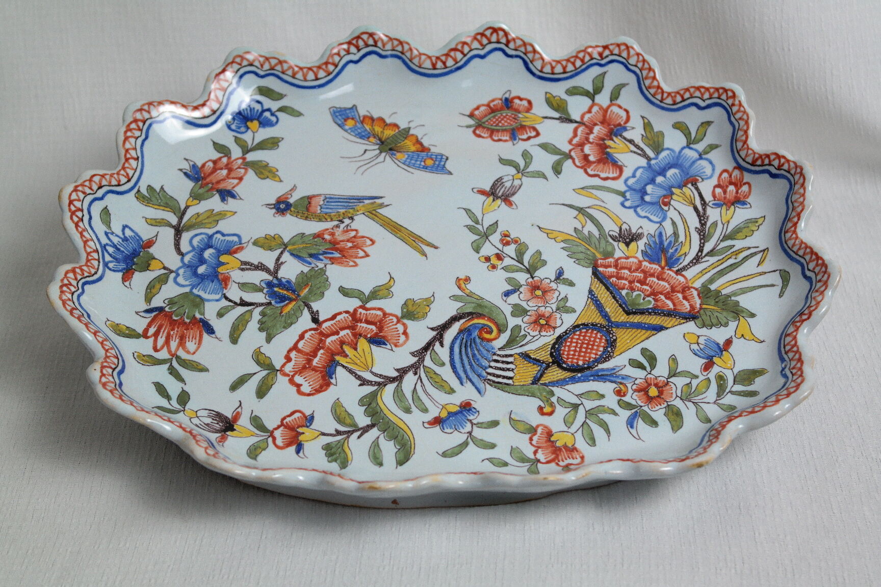 Flat earthenware of Rouen polychrome decoration cornucopia of plenty