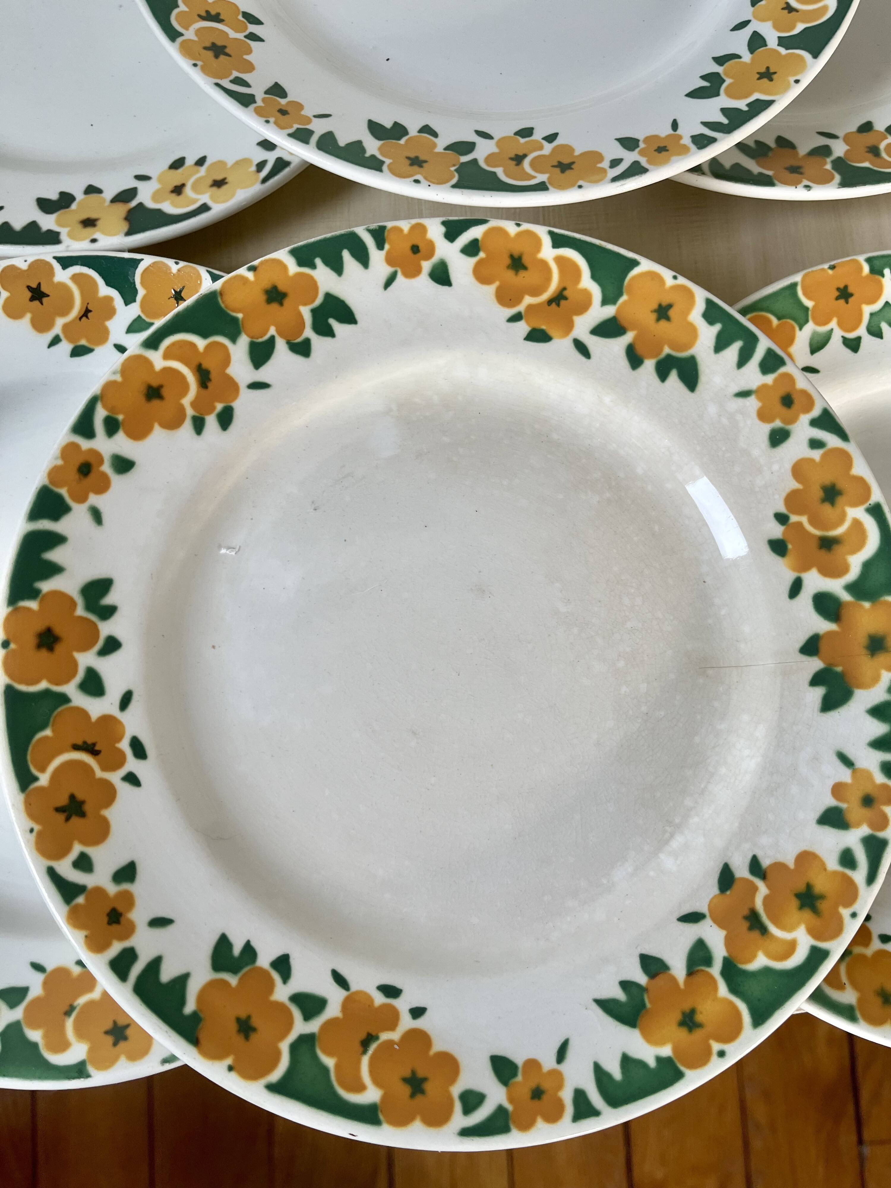 Set of 6 vintage buttercup model plates from Sarreguemines