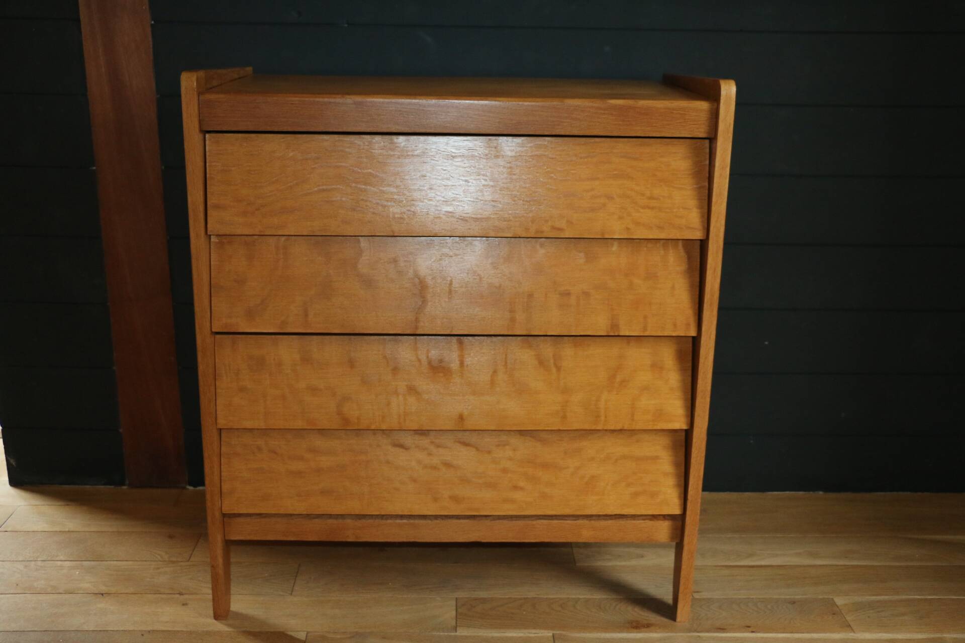 Chest of drawers with 4 drawers, light oak, 1960.