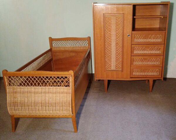 Lit enfant bois et rotin pieds compas vintage années 60