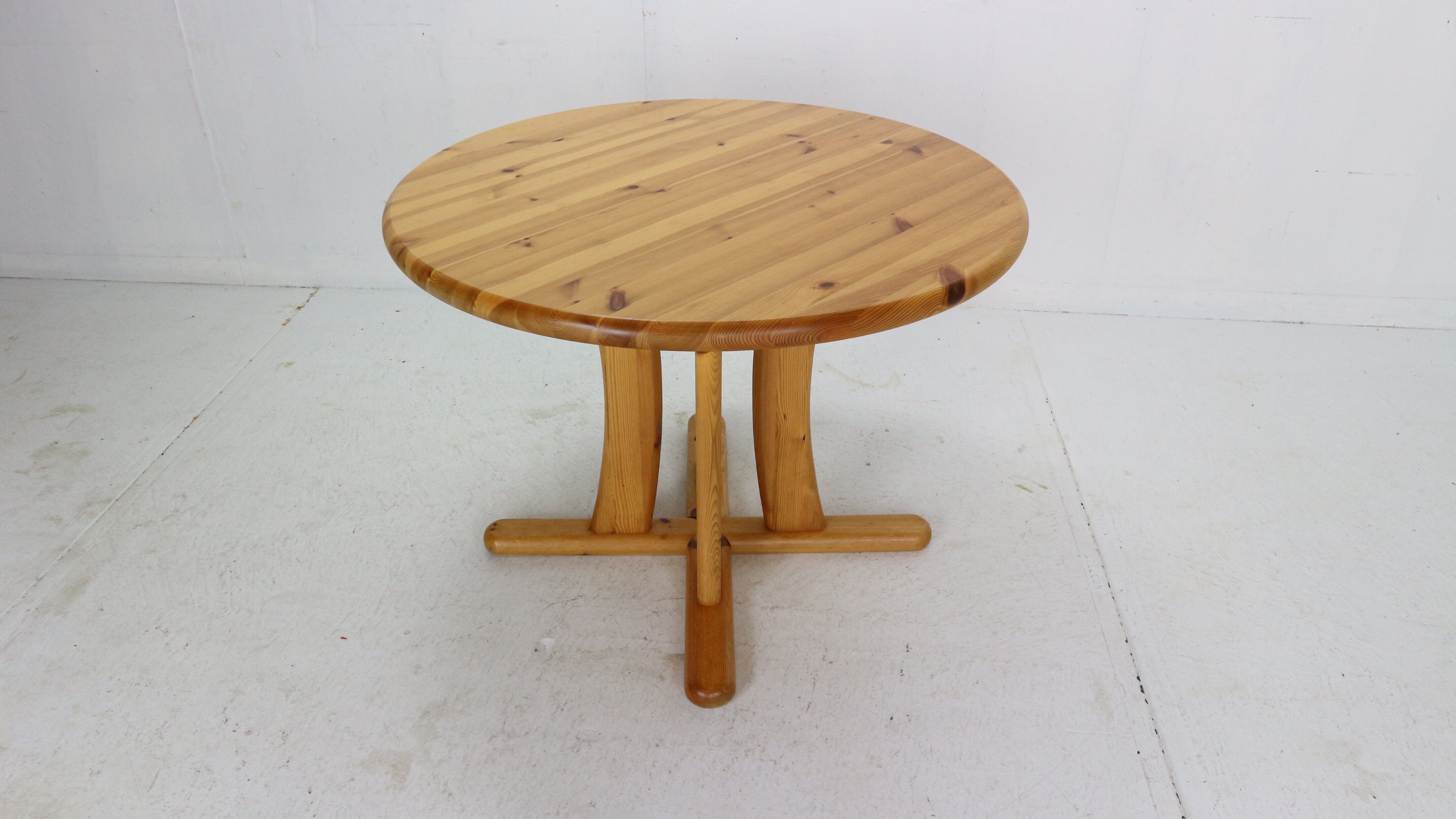 Round Solid Pinewood Dinning Table, 1970's Denmark