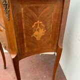 Commode d'entre deux en marqueterie de style Louis XV