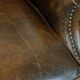 Fauteuil Chesterfield en cuir de vache marron de style anglais