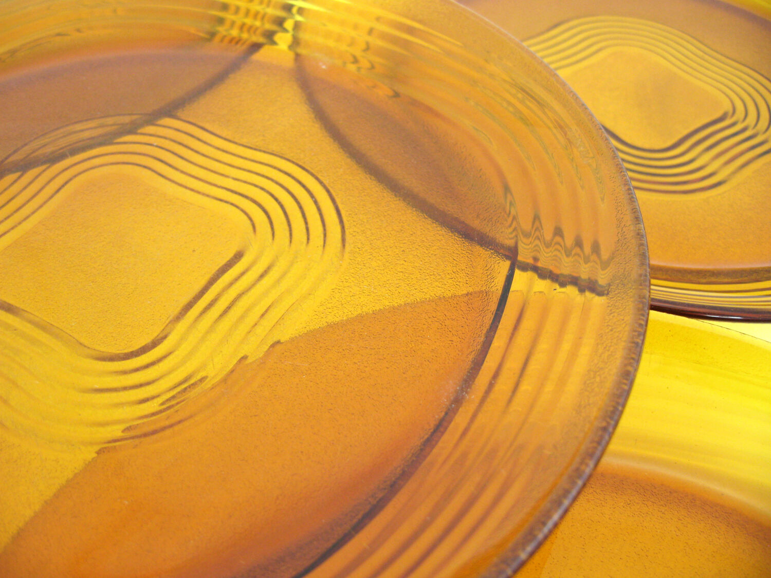 7 flat plates in amber yellow glass - Ondine Duralex France - vintage 70s