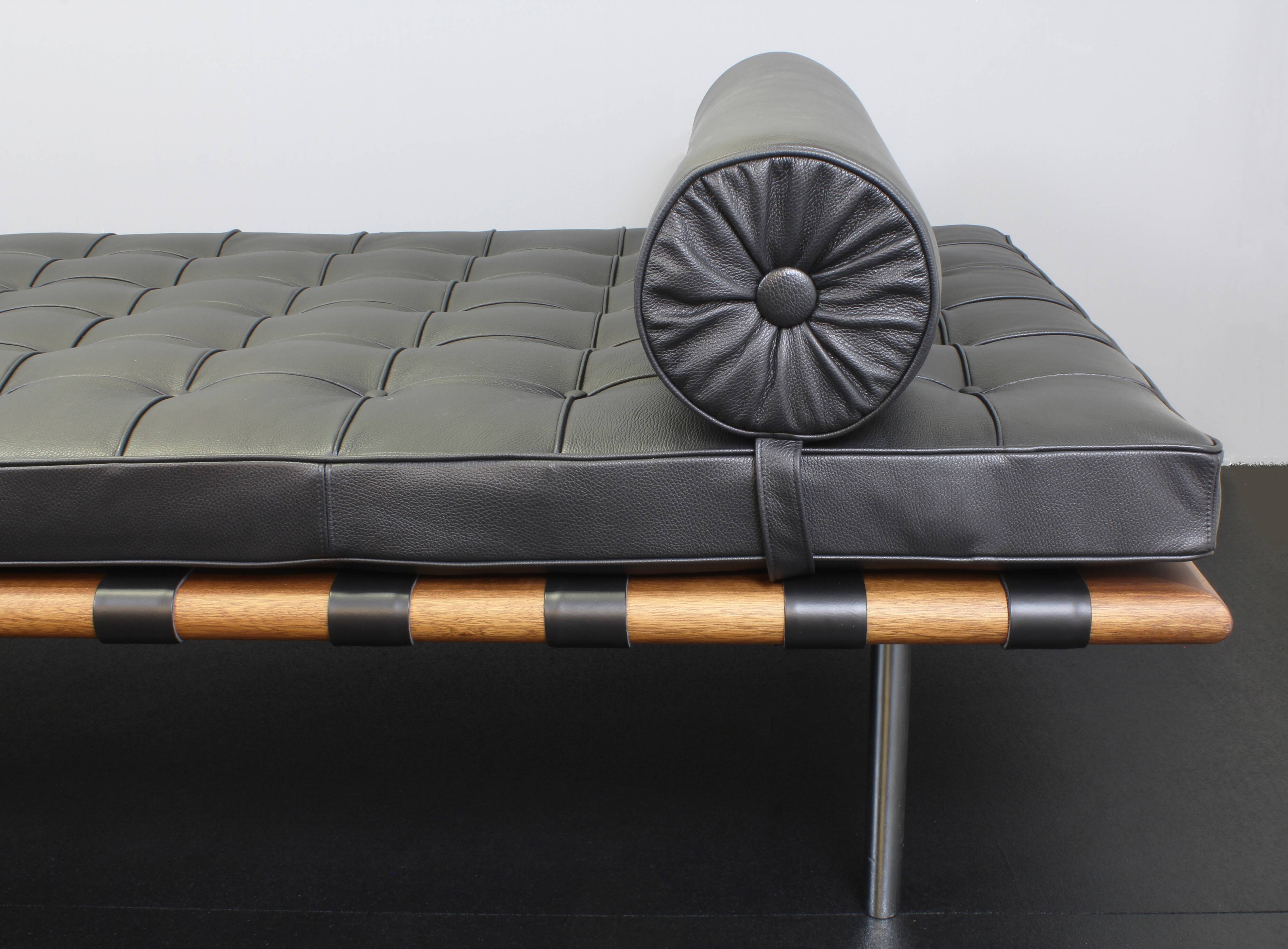 Daybed Black Leather Mies Van Der Rohe Knoll Seats