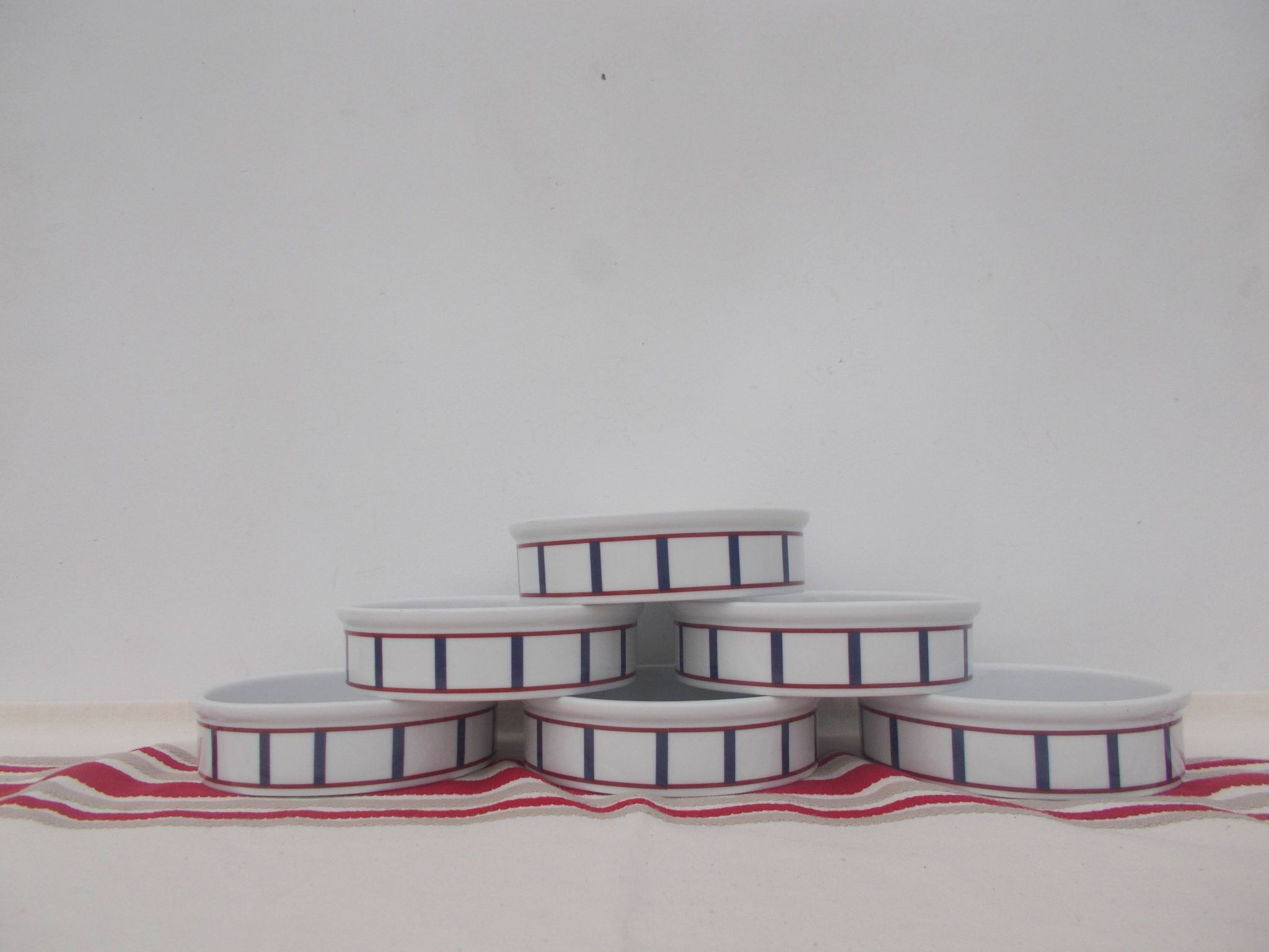 Set of 6 ramekins basque decoration