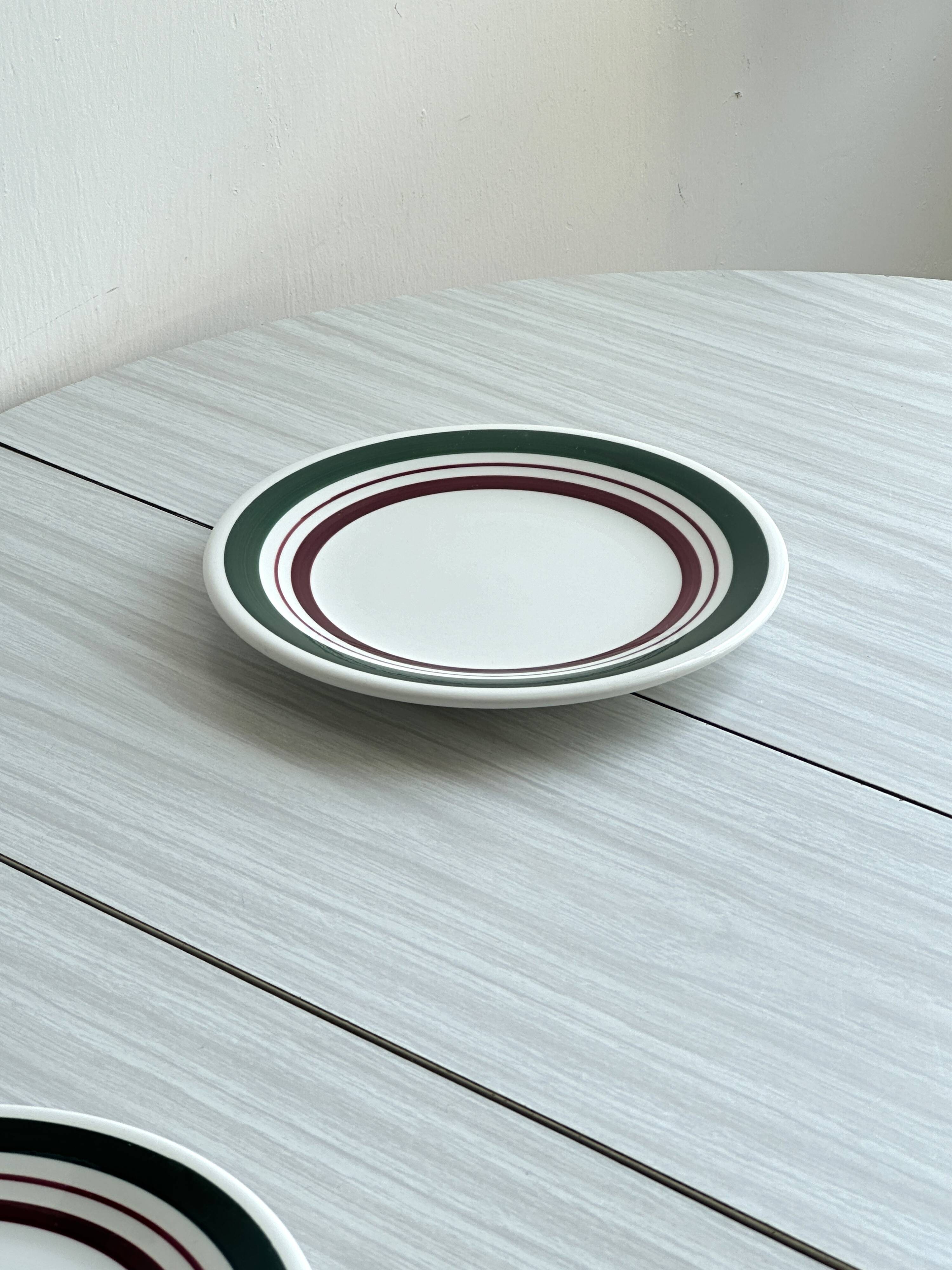Duo of dessert plates with green and burgundy red border