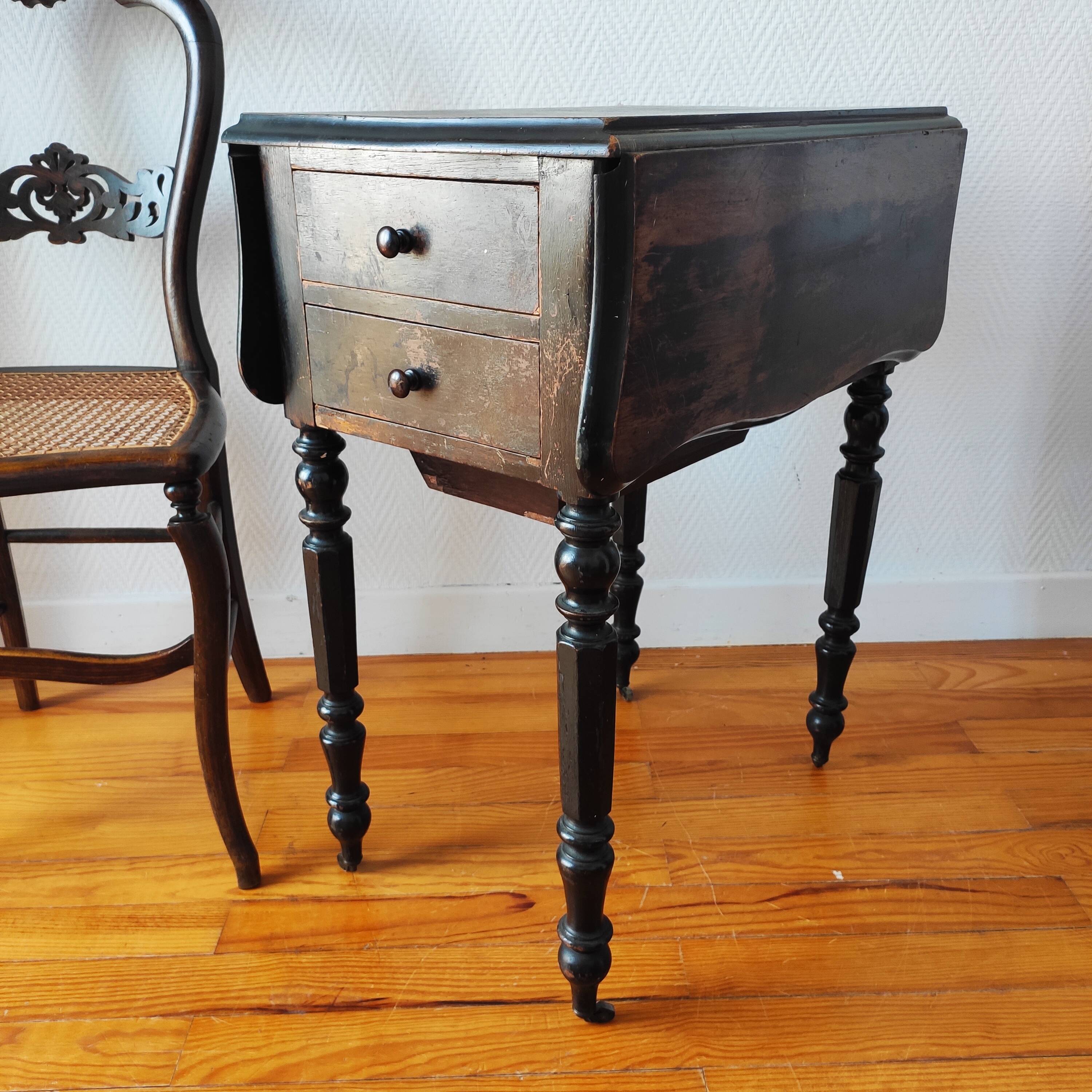 Table d’appoint ancienne à abattants style Napoleon III
