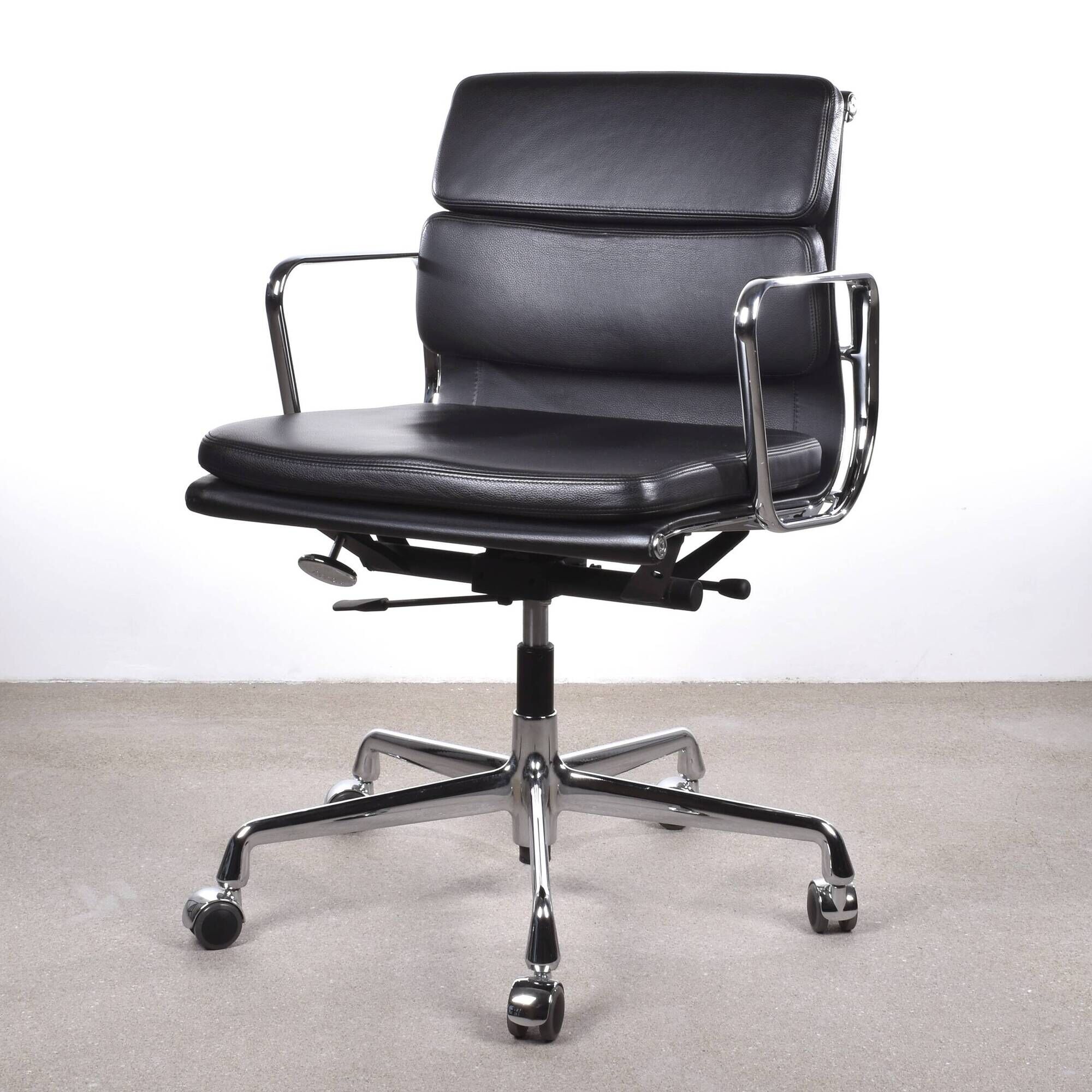 Charles & Ray Eames EA217 Office Chair polished aluminum and black leather